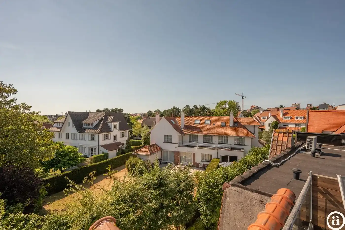Charmante woning vlakbij Dominicanenkerkje in hartje Zoute. foto 7