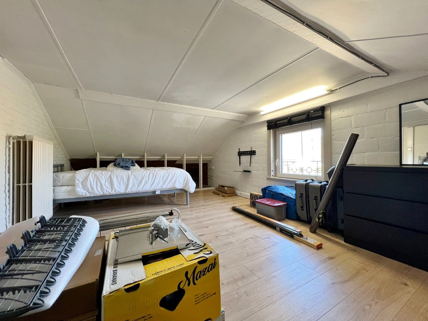 Gerenoveerde gelijkvloerse villa in rustige wijk met zonnige tuin en twee garages.  foto 19