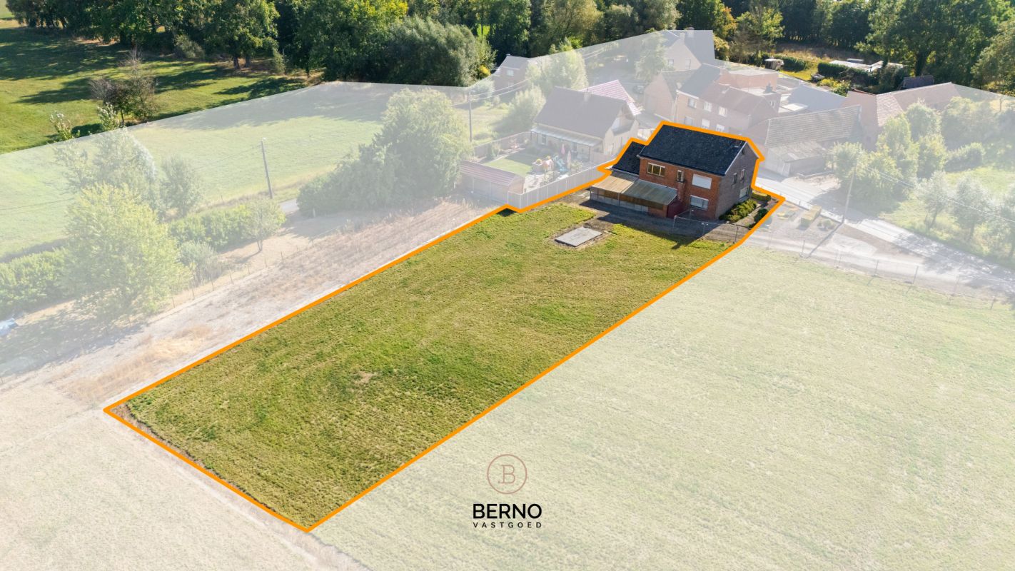 Ruime gezinswoning met garage en uitgestrekte tuin. foto 19