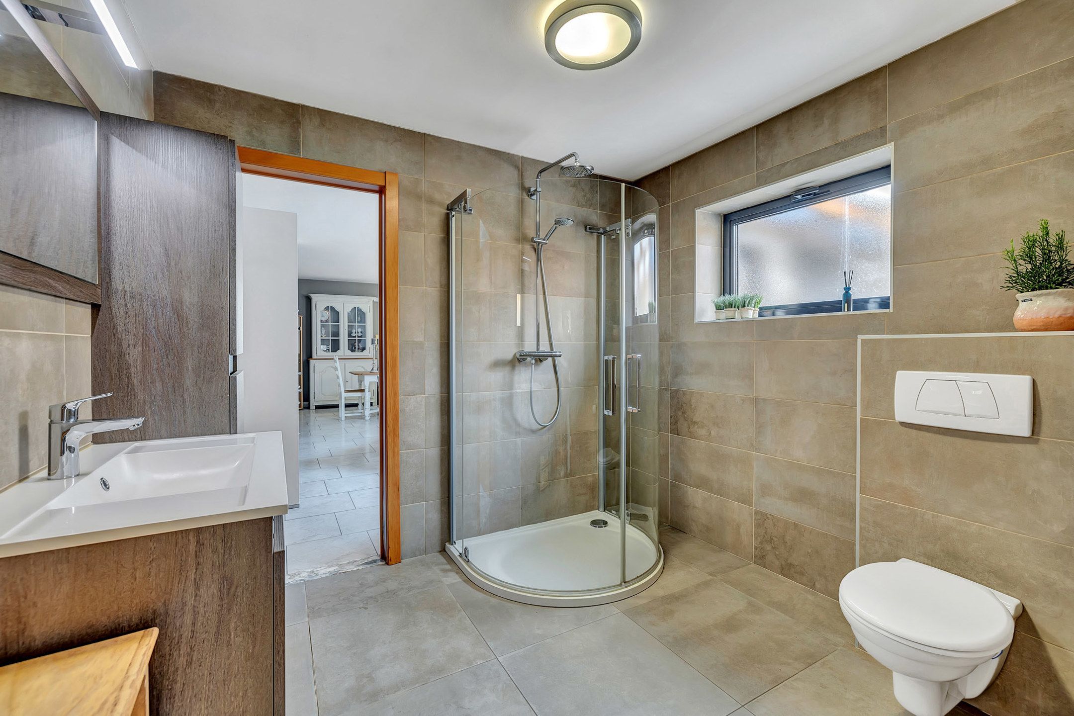Instapklare woning met garage en tuin foto 11