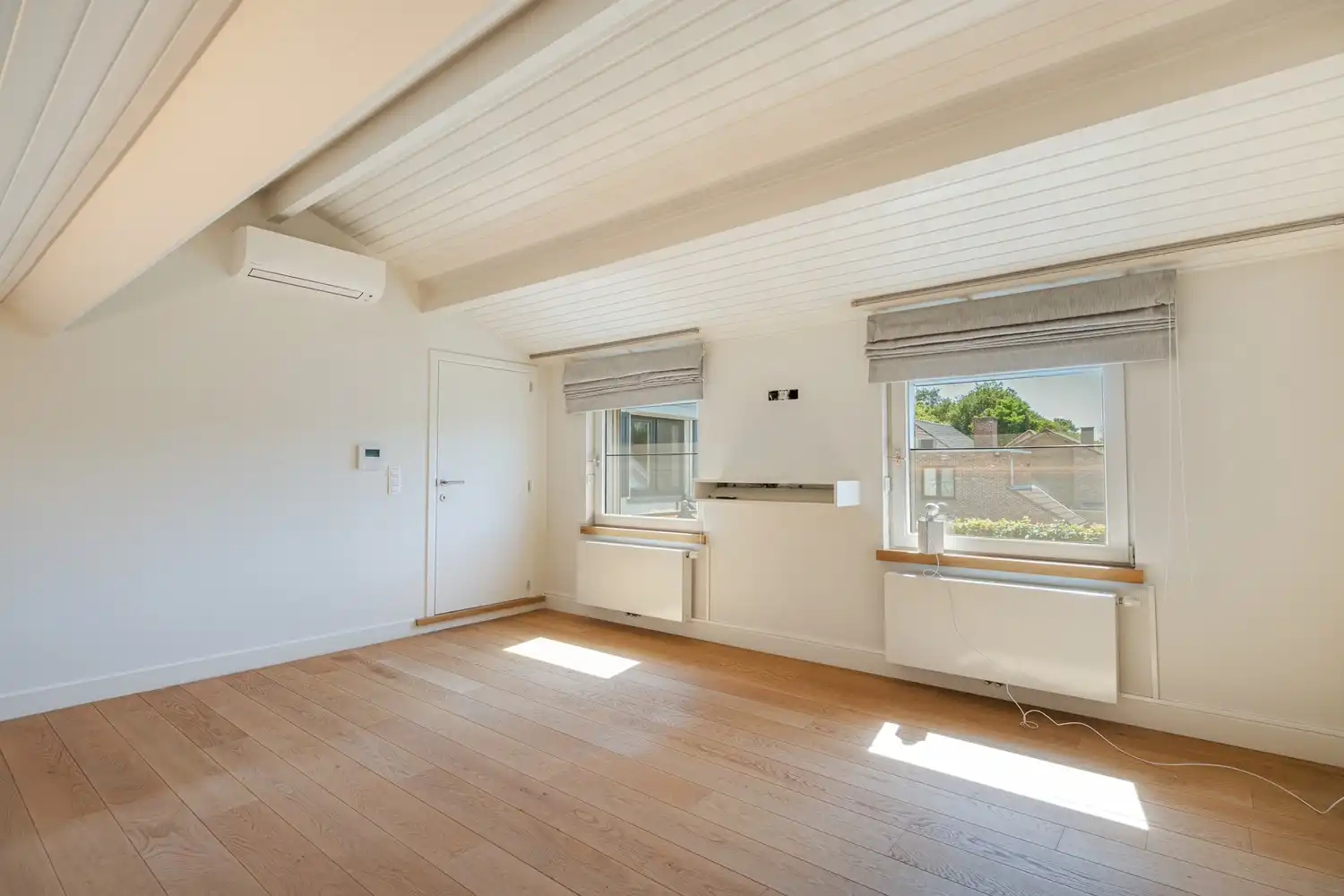 Exclusief wonen met zwembad, bijgebouw en uitzonderlijk veel ruimte foto 24