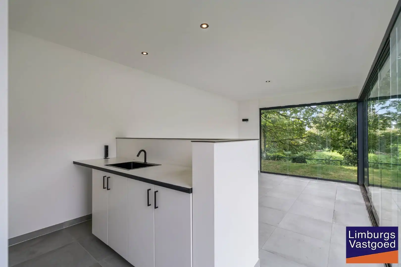 Exclusieve woning met praktijkruimte en zicht op weilanden foto 16