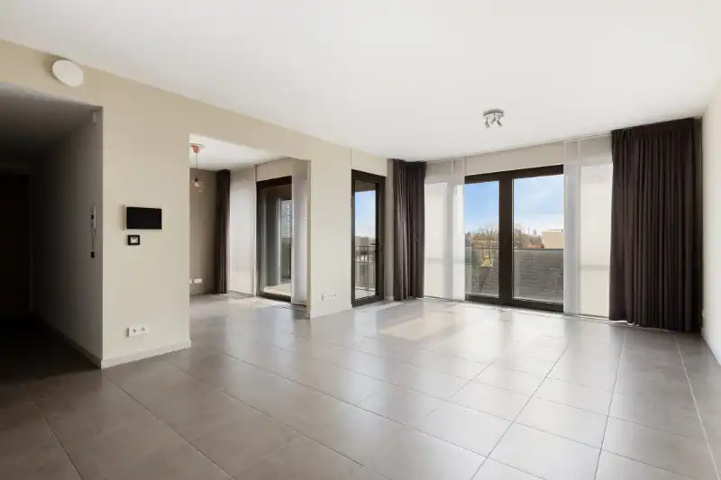Ruime serviceflat met 1 slaapkamer (100 m²) voor eigen gebruik of als investering foto 5