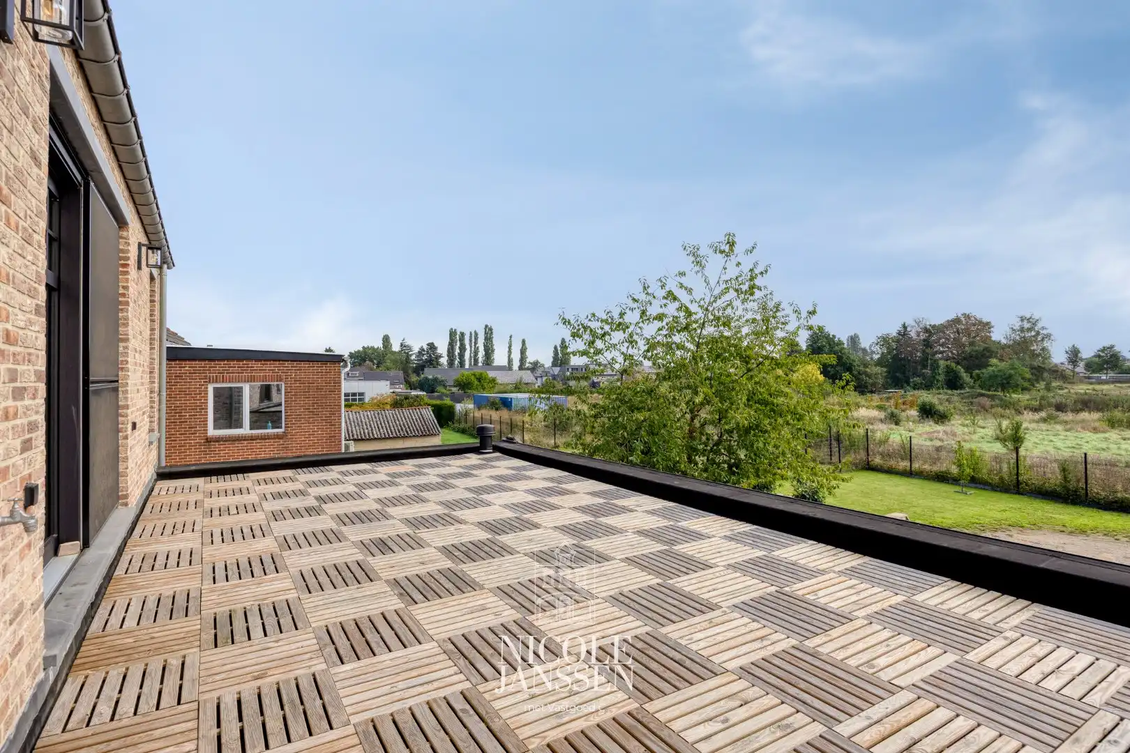 Handelspand met bovenwoning foto 38