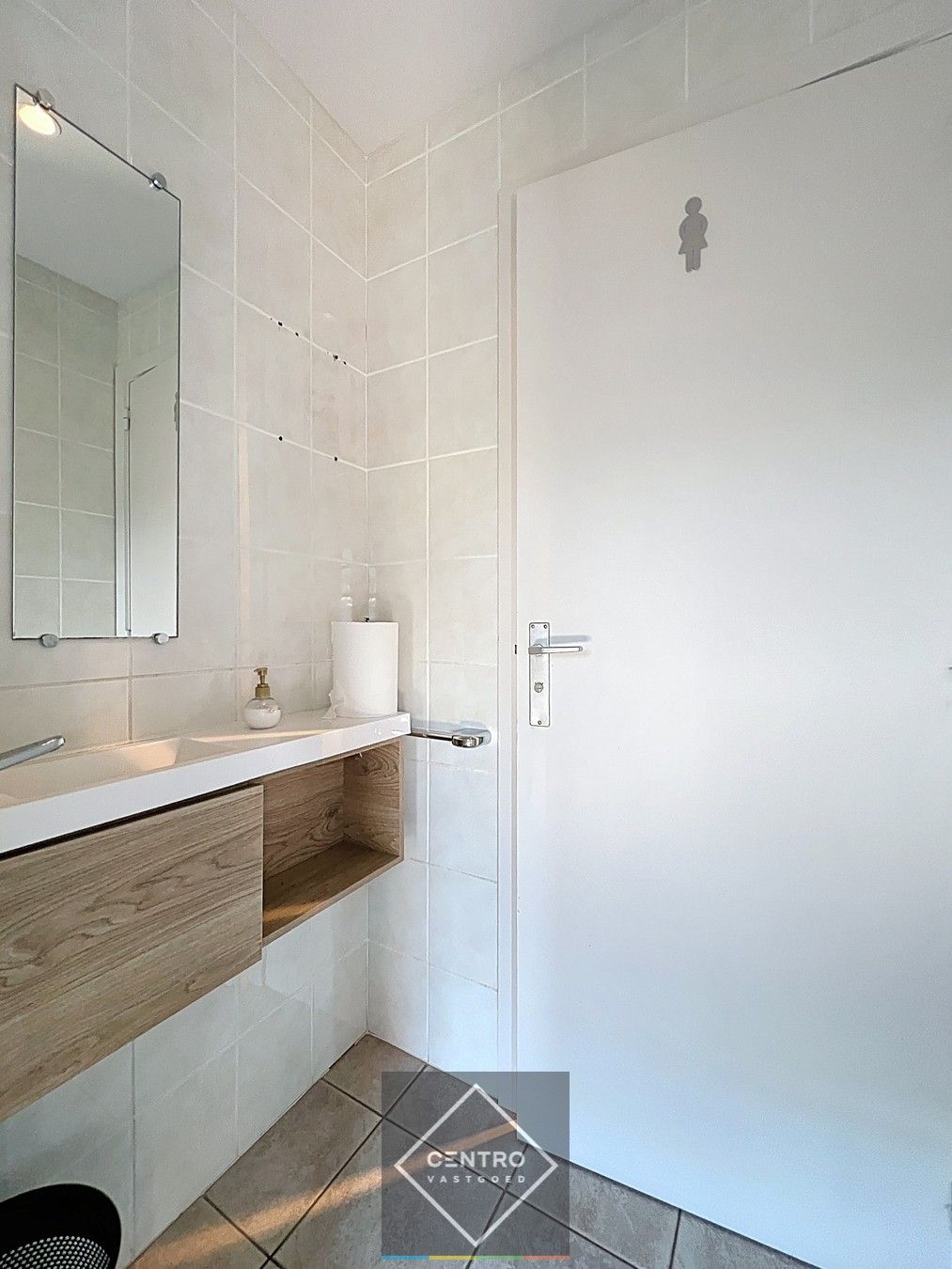 Instapklare, recent GERENOVEERDE, KANTOORRUIMTE op het gelijkvloers (725m²) in het handelscentrum "Pottelberg" te Kortrijk ! foto 22