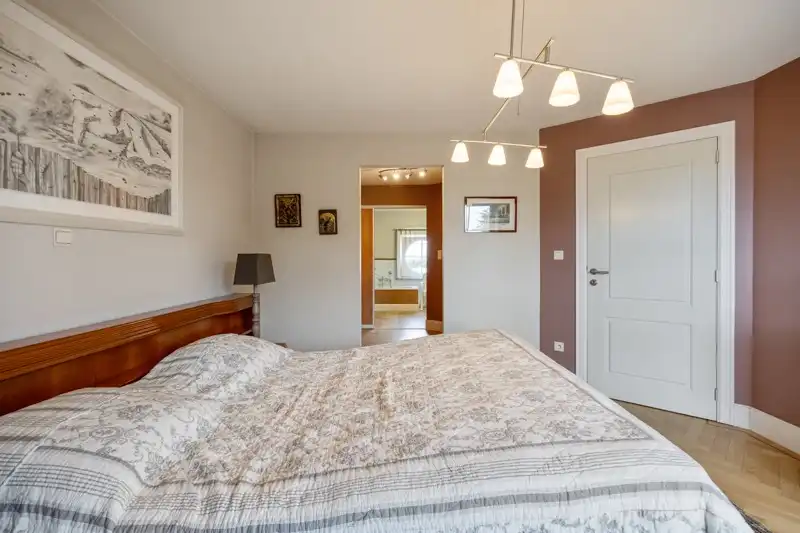 Luxueuze, halfopen bebouwing met 3 slaapkamers, inpandige garage en een prachtige tuin foto 28