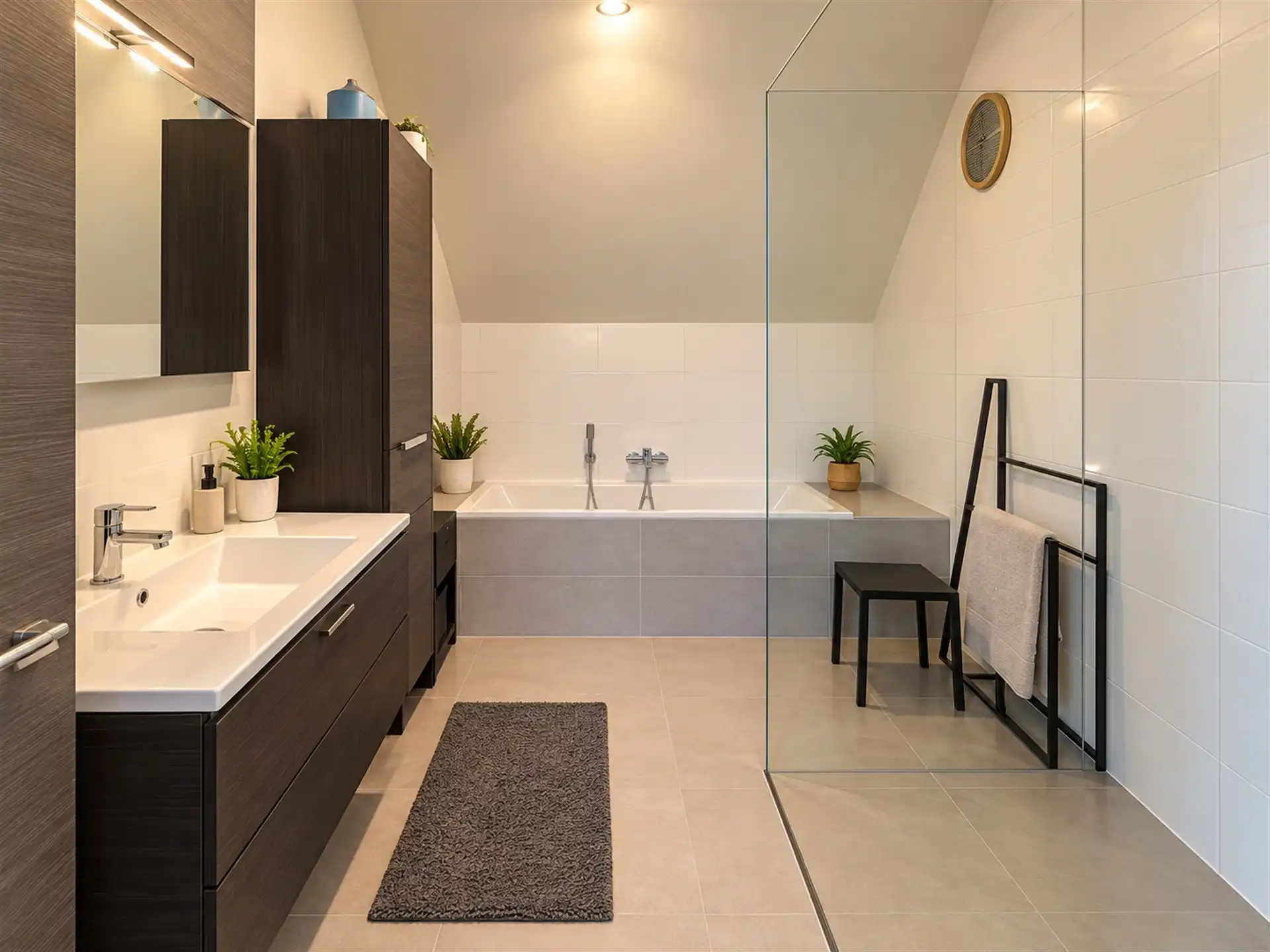Duplex-appartement met 2 slaapkamers nabij centrum Erembodegem foto 7