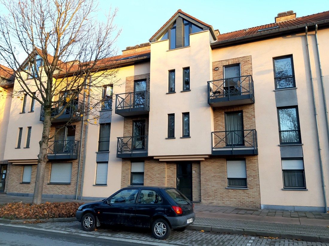 Gunstig gelegen duplex appartement te Genk foto {{pictureIndex}}