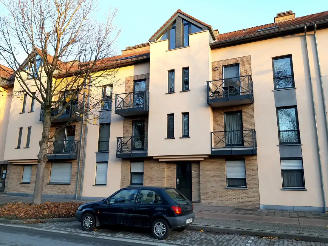 Gunstig gelegen duplex appartement te Genk foto {{pictureIndex}}