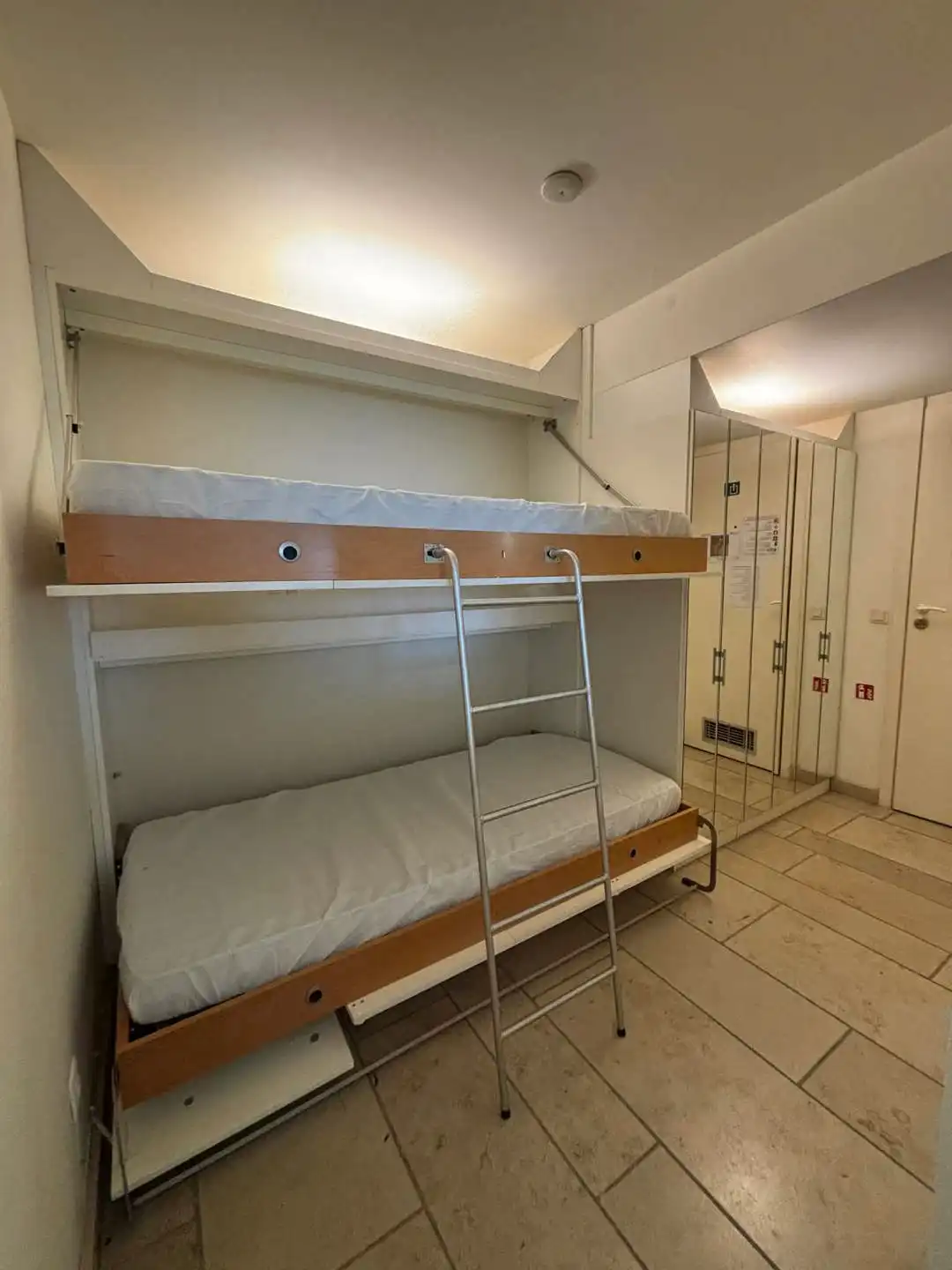 NIEUWPOORT – Ruim appartement op toplocatie aan de haven foto 11