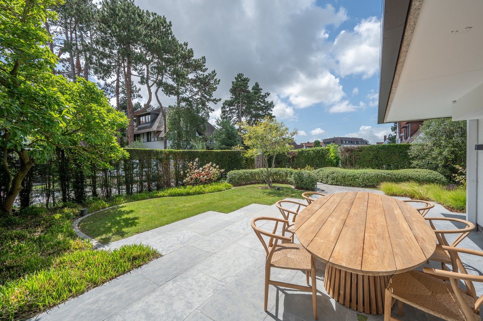 Magnifiek tuinappartement met tuin op het zuid-westen, rustig gelegen in het Zoute. foto 4