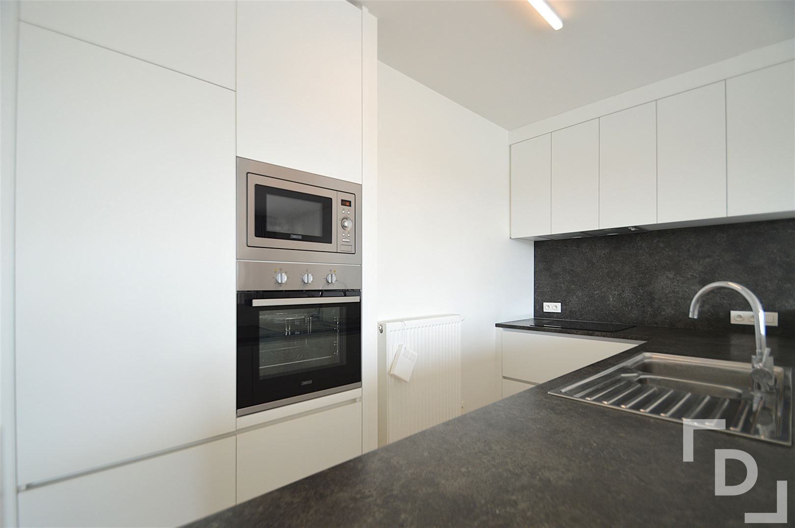 Recent appartement met ruim terras en garage te huur in Ieper. foto 9