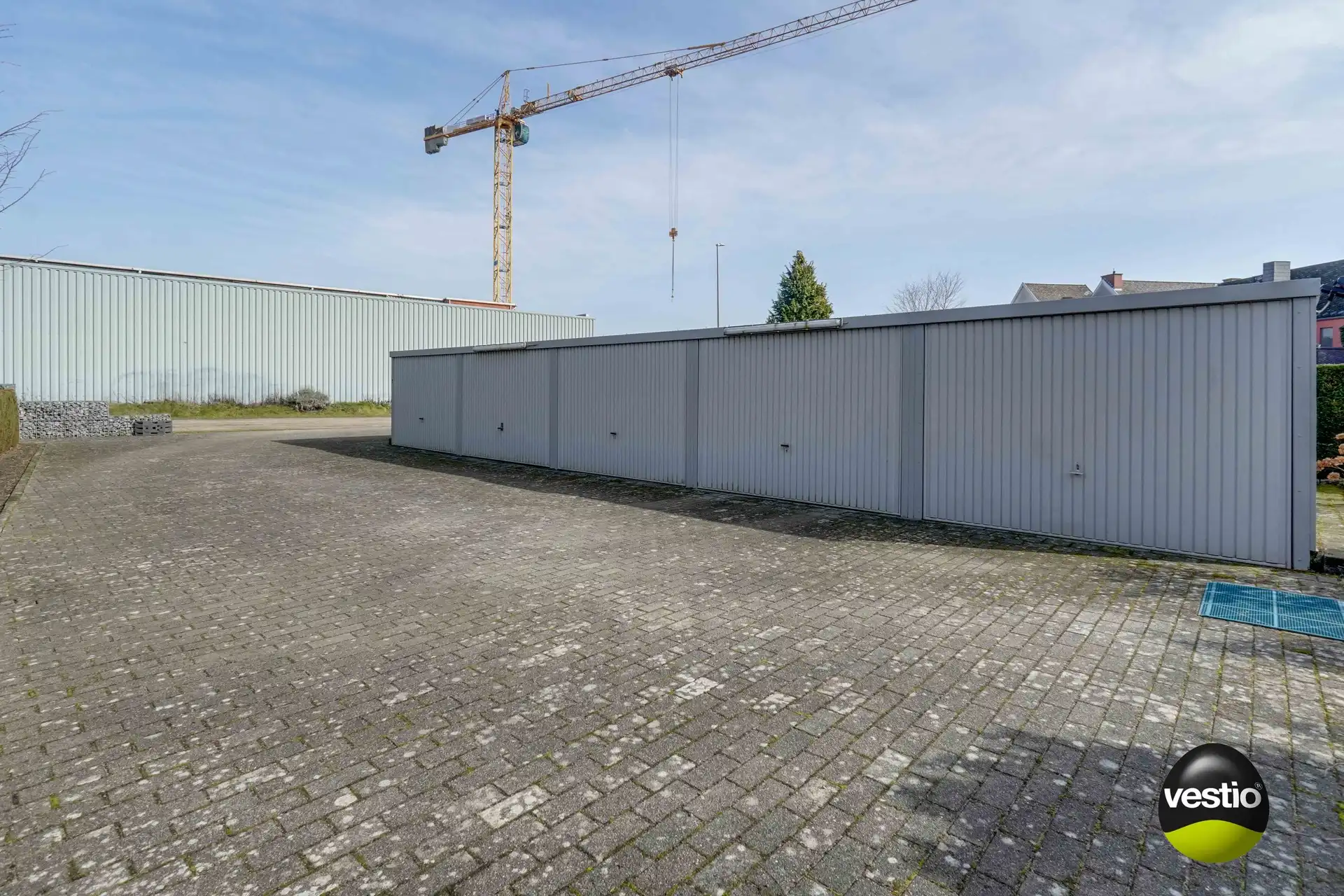 GELIJKVLOERS APPARTEMENT 3 SLAAPKAMERS 171 M² + HANDELSRUIMTE + TUIN + 5 GARAGES + ZOLDER foto 7