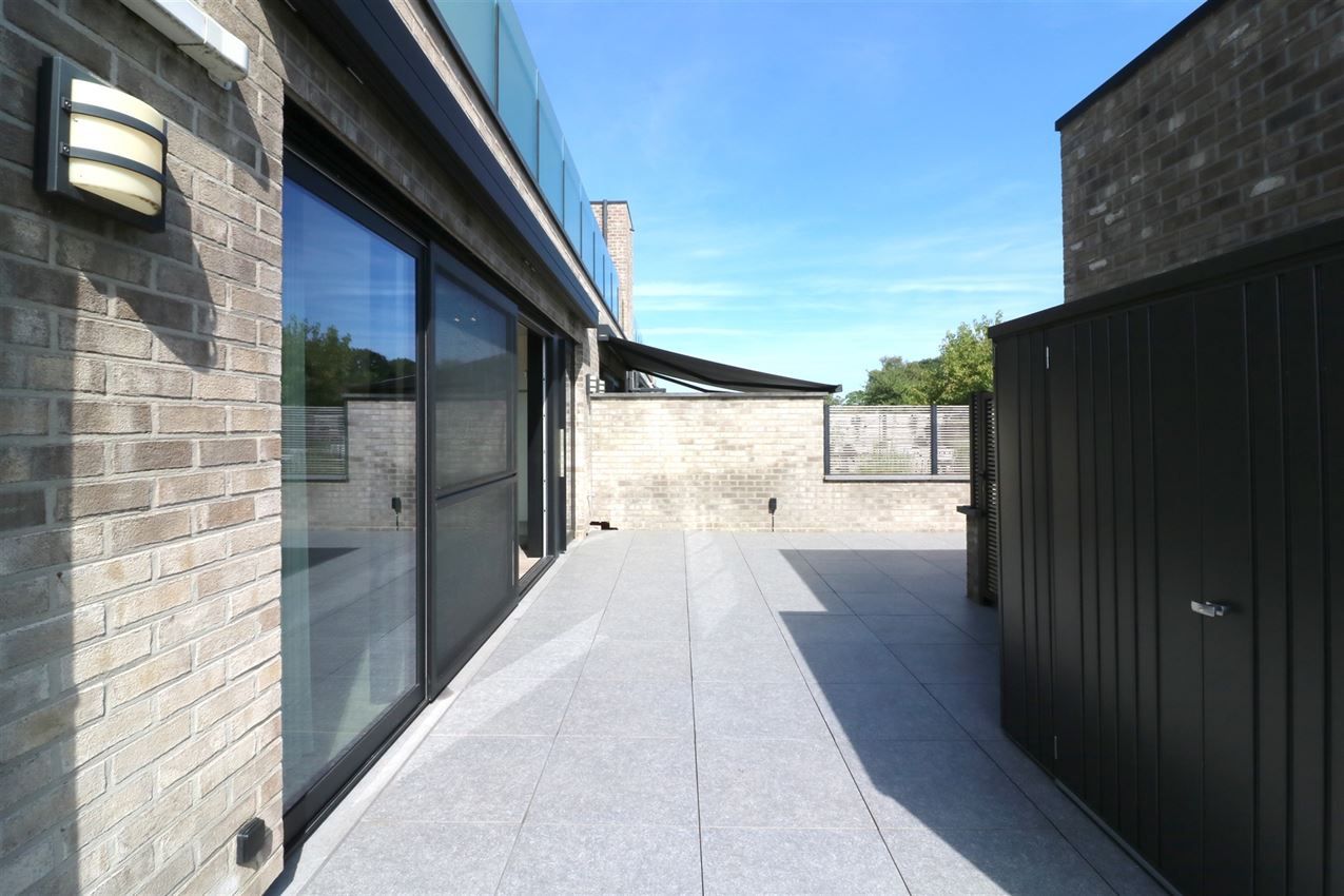 Zonnig appartement met ruim terras, twee slaapkamers in centrum foto 24