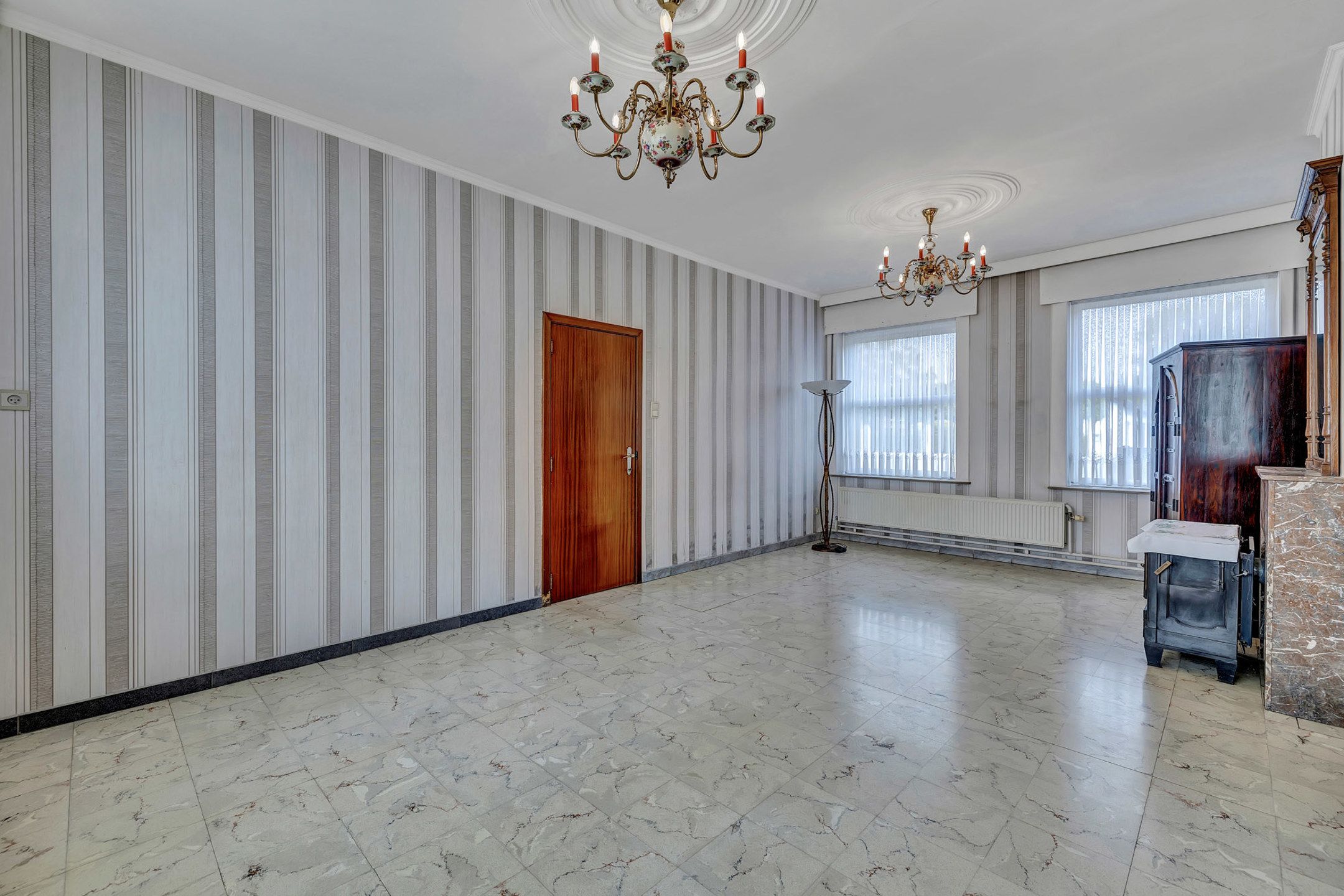 Verder te renoveren woning met garage en tuin te Okegem foto 4