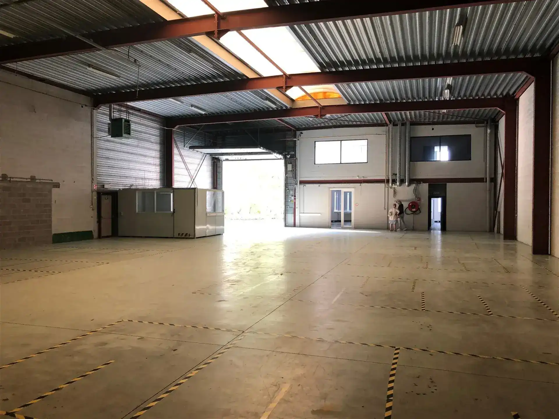 Bedrijfsunit te huur op centrale locatie in Aartselaar foto 4