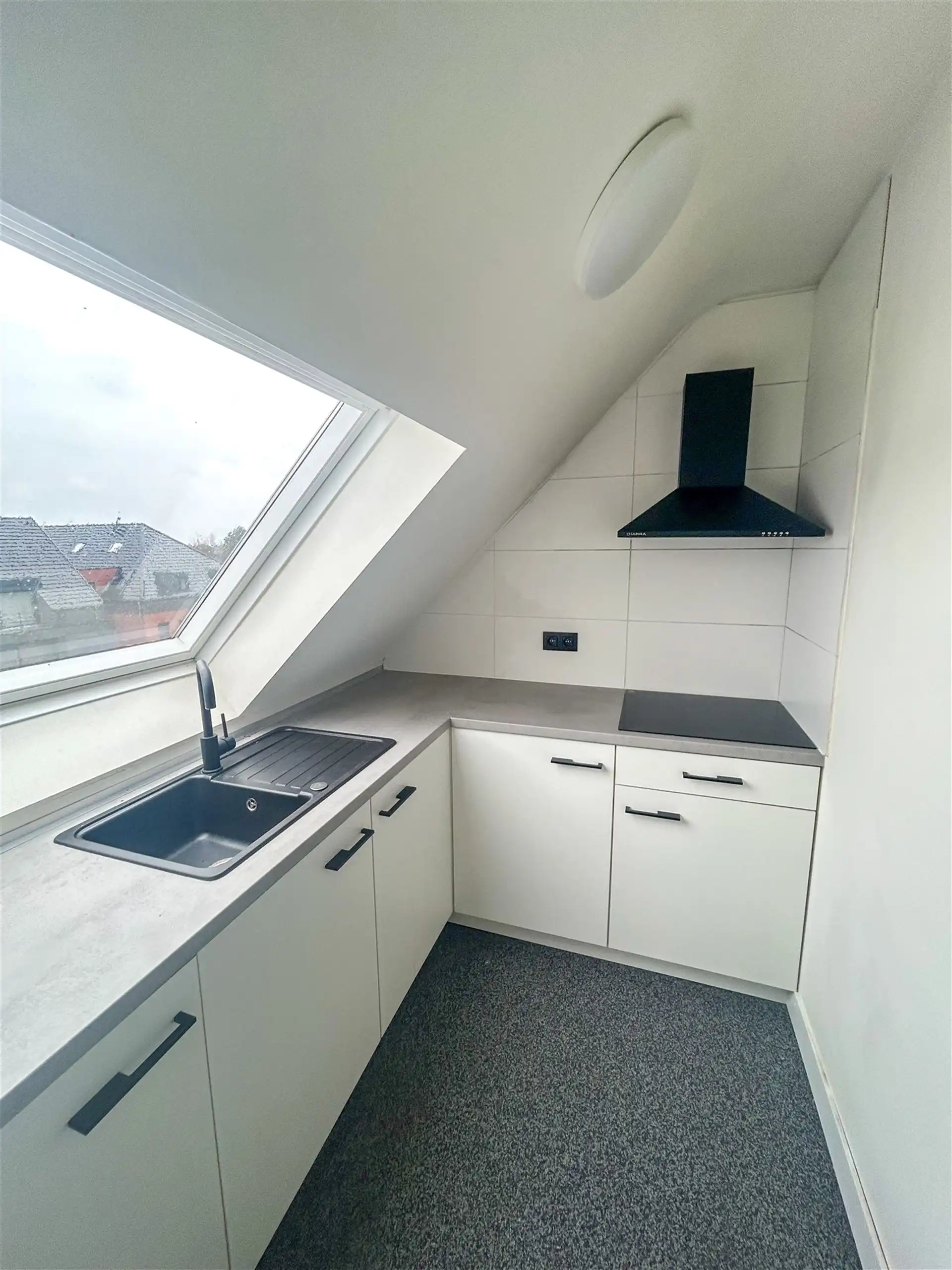 Appartement met 1 slaapkamer, terras en privatieve autostaanplaats in Maasmechelen! foto 3