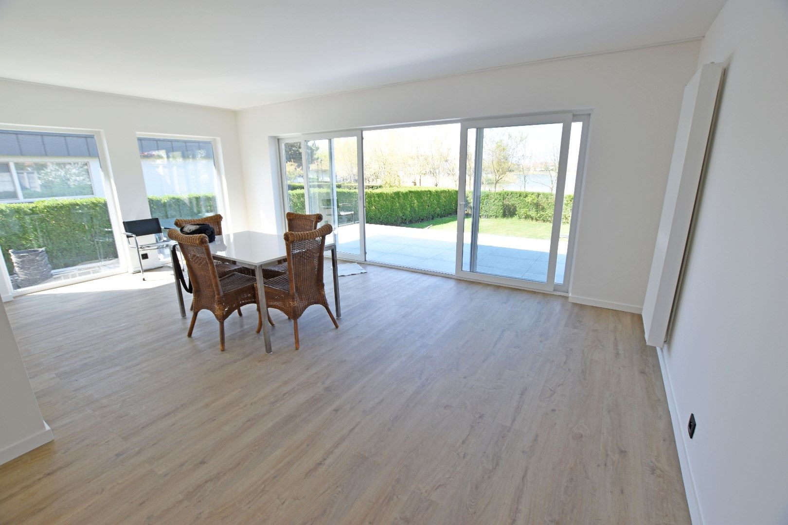 Mooi gerenoveerde koppelvilla met panoramisch zich op het Zegemeer foto 6