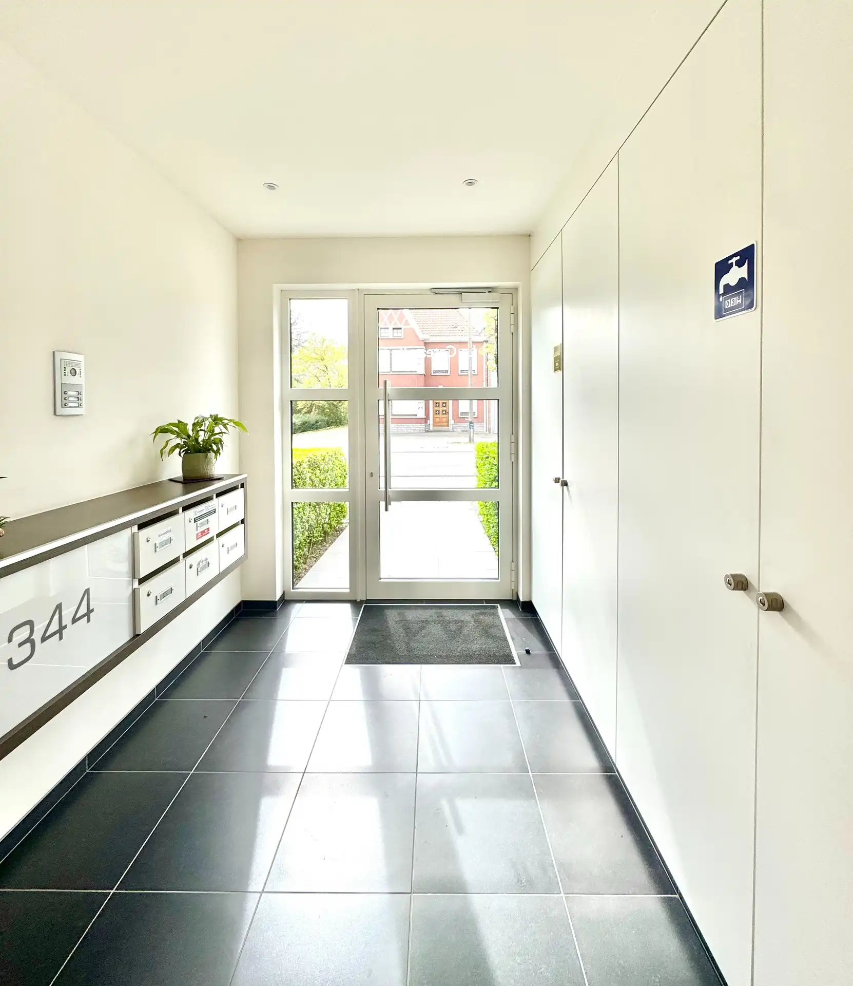 GELIJKVLOERS APPARTEMENT | VOOR- EN ACHTERTUIN | 2 KAMERS | GARAGE | 140 M² foto 8