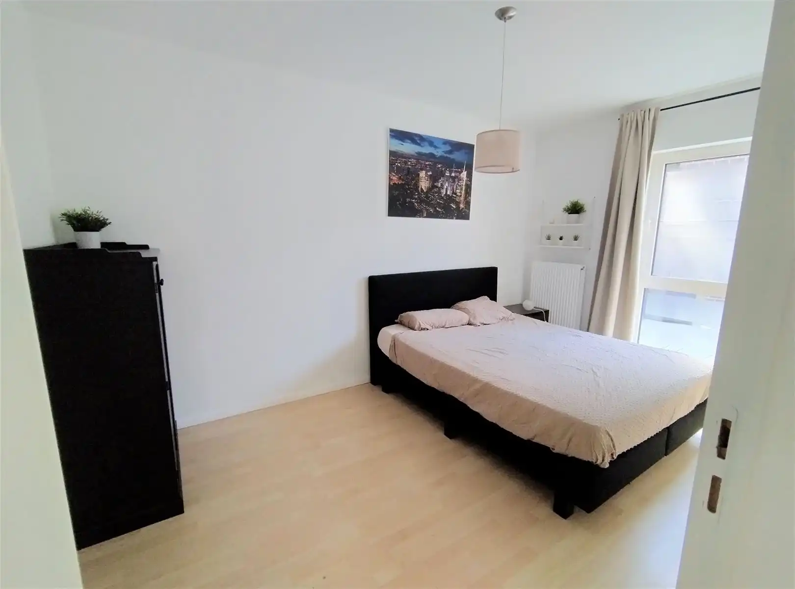 Eigentijds gelijkvloers appartement met 2 slaapkamers, terras en autostaanplaats foto 5