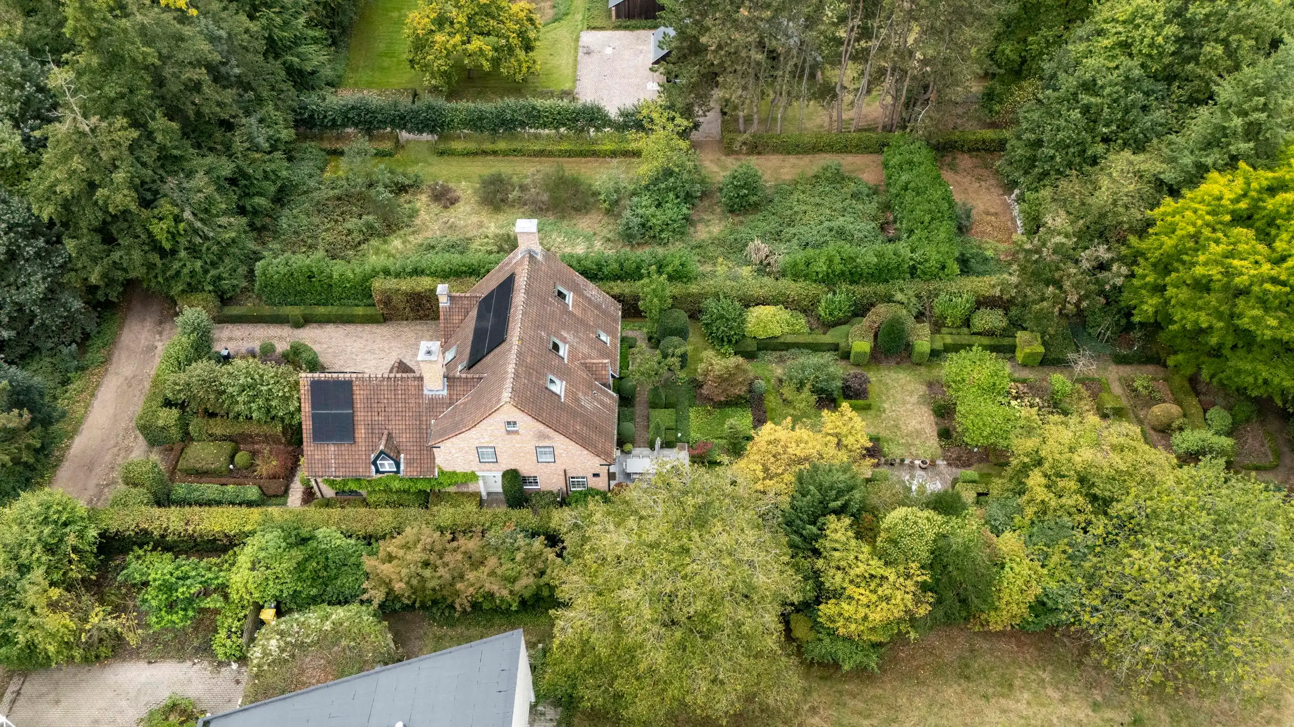 Villa met kantoor en 5 slpk. in groene rand van Turnhout foto 39