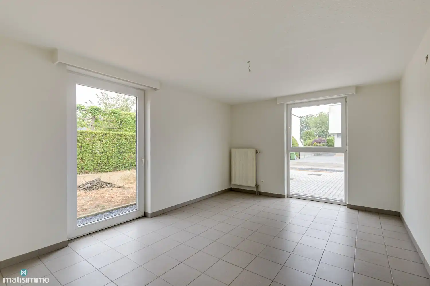 INSTAPKLAAR GELIJKVLOERS APPARTEMENT MET 2 SLAAPKAMERS, BERGING EN AUTOSTAANPLAATS NABIJ HET CENTRUM VAN BILZEN foto 10