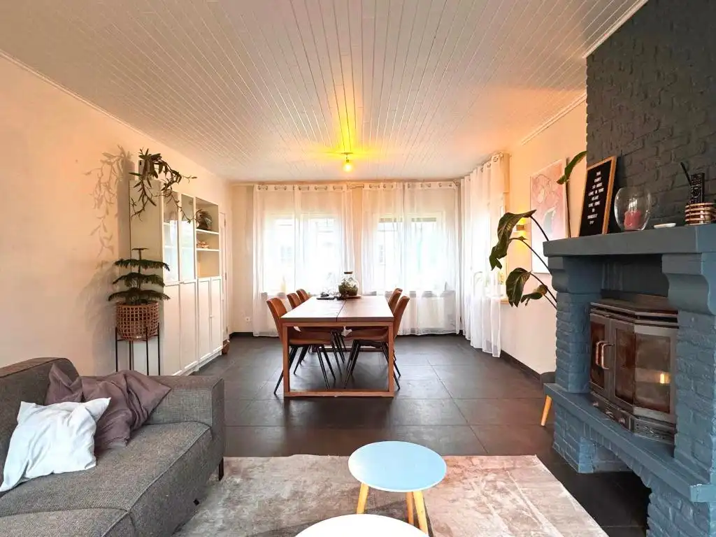 Instapklare en charmante alleenstaande woning met aangelegde tuin is gelegen in een rustige verkaveling. foto 8