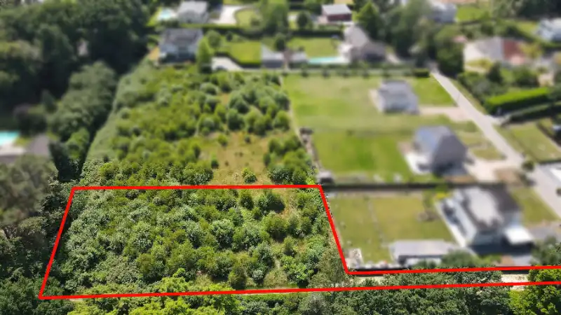 Bouwgrond van 23 are met private toegangsweg foto {{pictureIndex}}