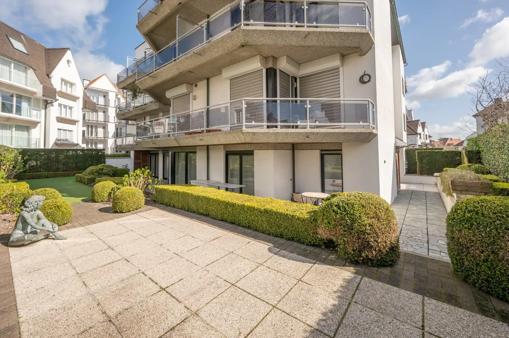 Uniek appartement van ongeveer 300 m2 met een prachtige privatieve tuin. foto 17