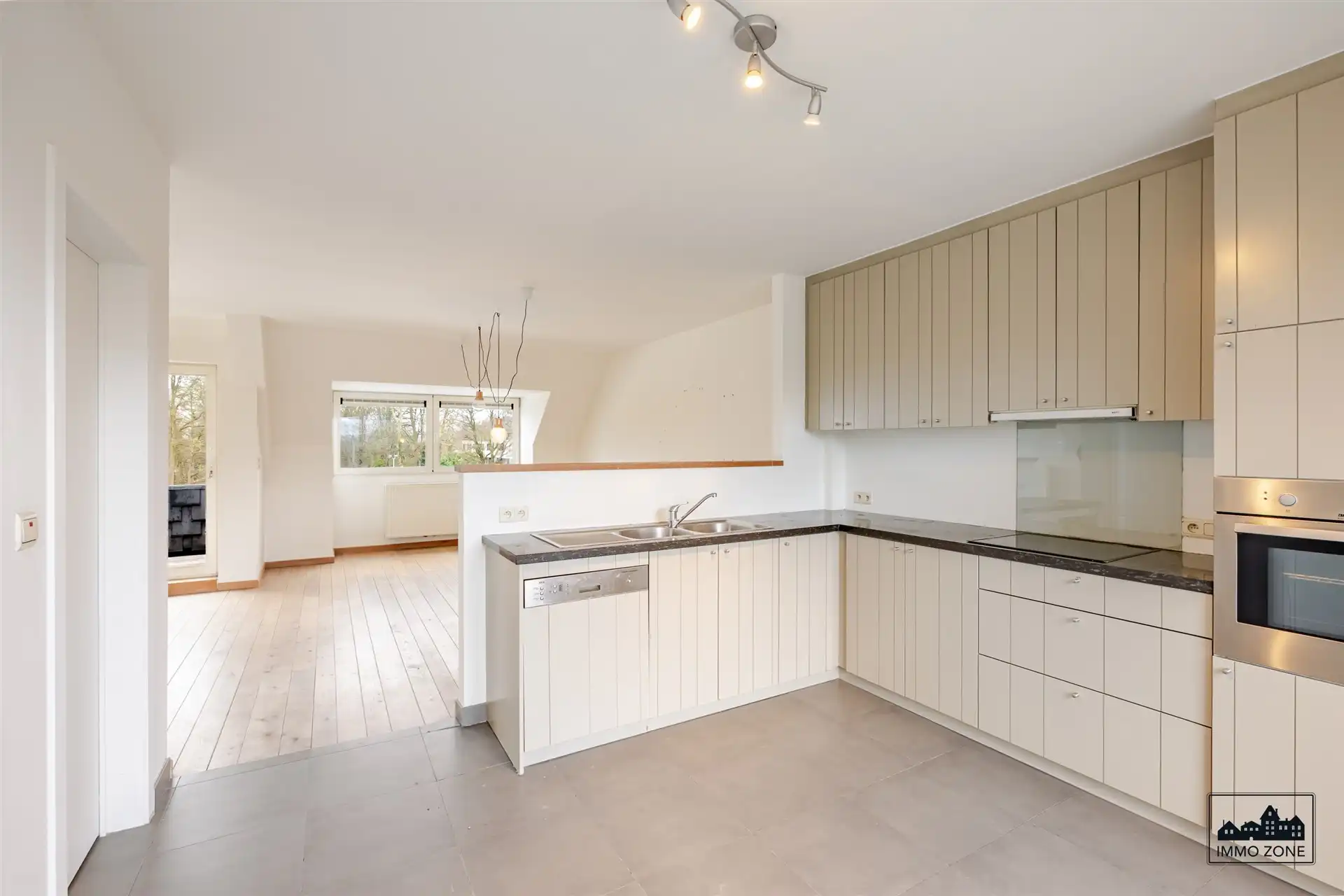 Ruim dakappartement (156 m²) met terras & garage foto 6