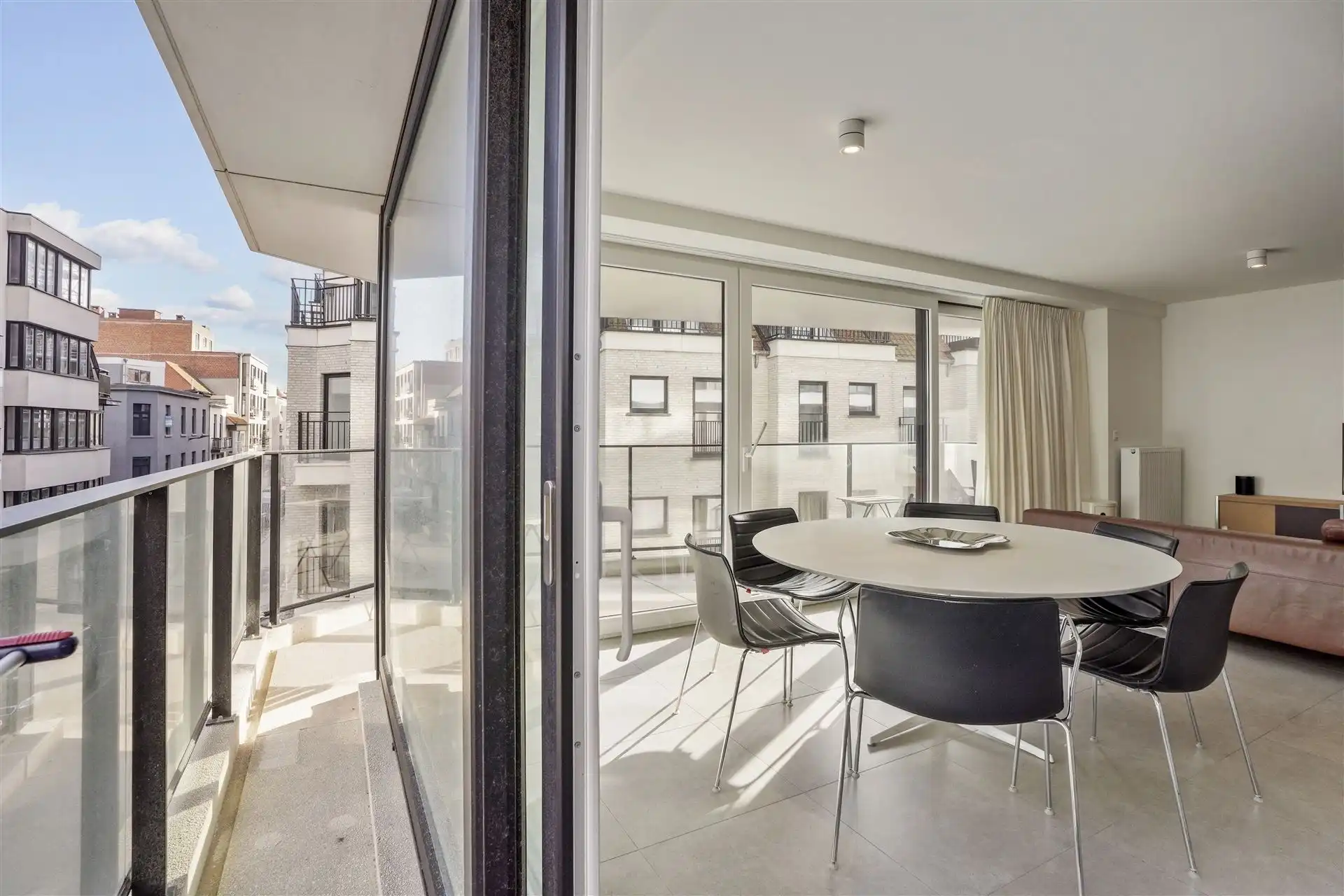 INSTAPKLAAR / RECENT GEBOUW  foto 10