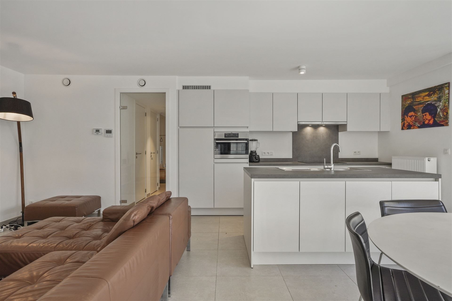 INSTAPKLAAR / RECENT GEBOUW  foto 10