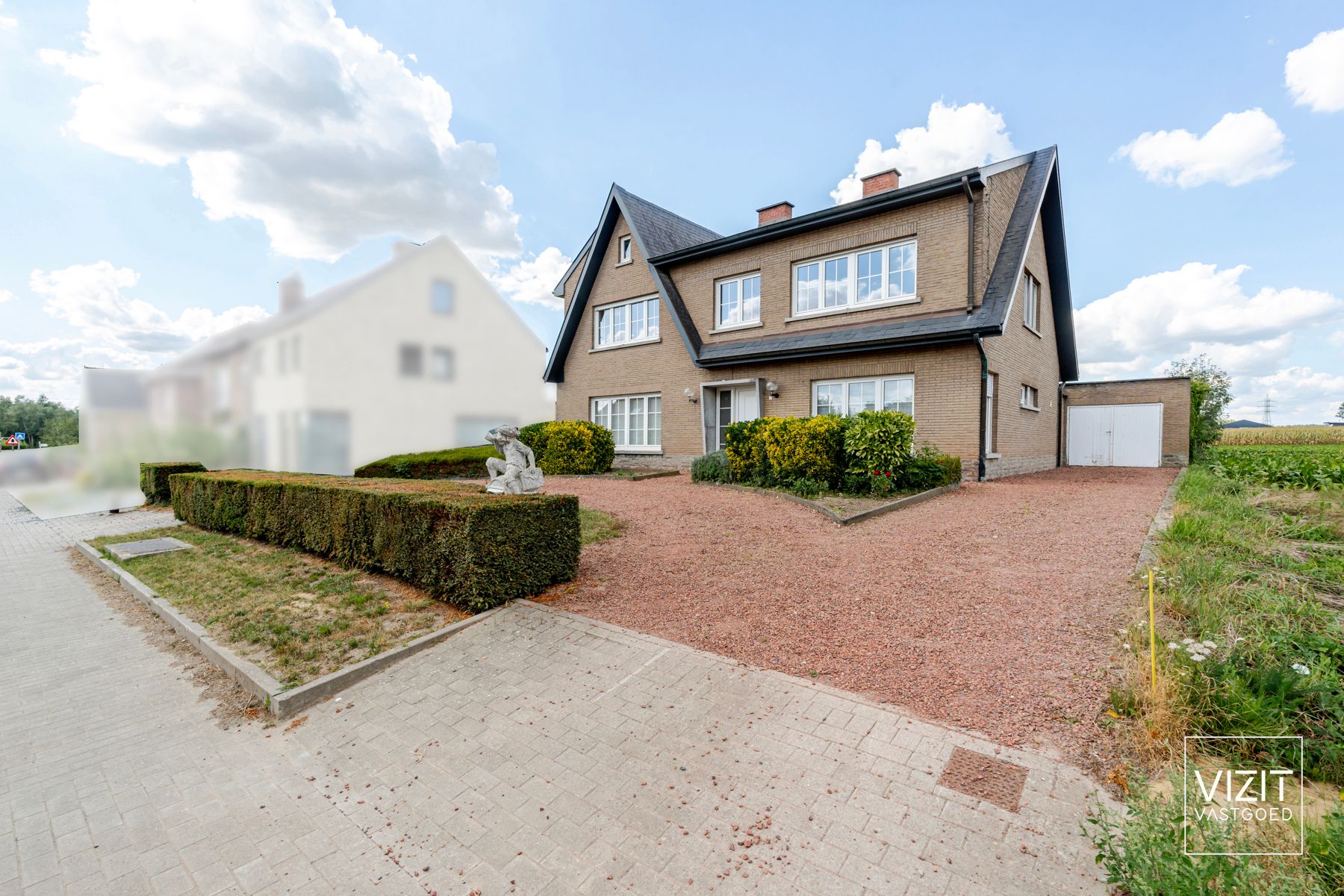 Statige villa met open zicht  foto {{pictureIndex}}