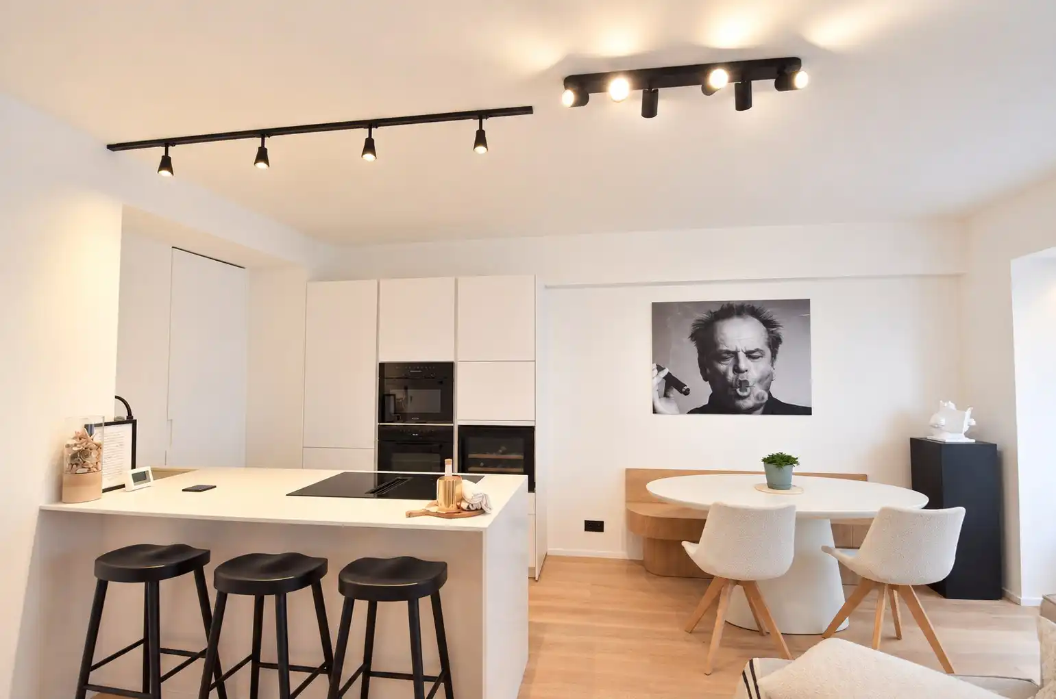 Volledig gerenoveerd appartement met een mooi zeezicht gelegen tussen het Driehoeksplein en Albertplein. foto 7
