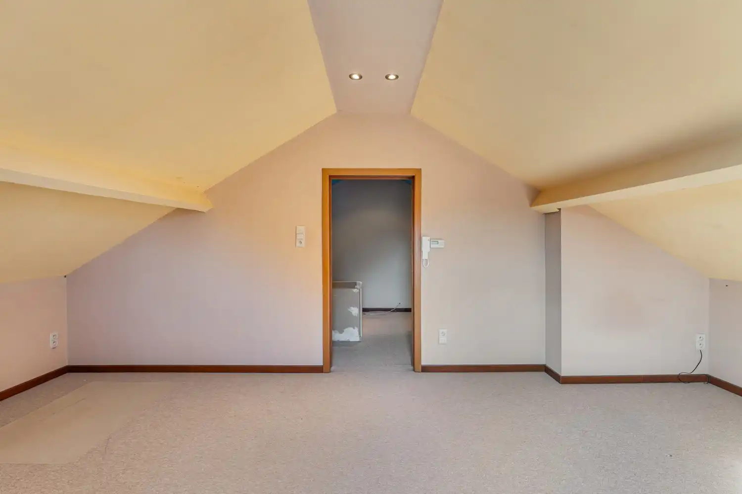 Goed gelegen en half open woning met 3 ruime slaapkamers, een extra leefruimte, een garage en een tuin te Kessel-Lo! foto 18