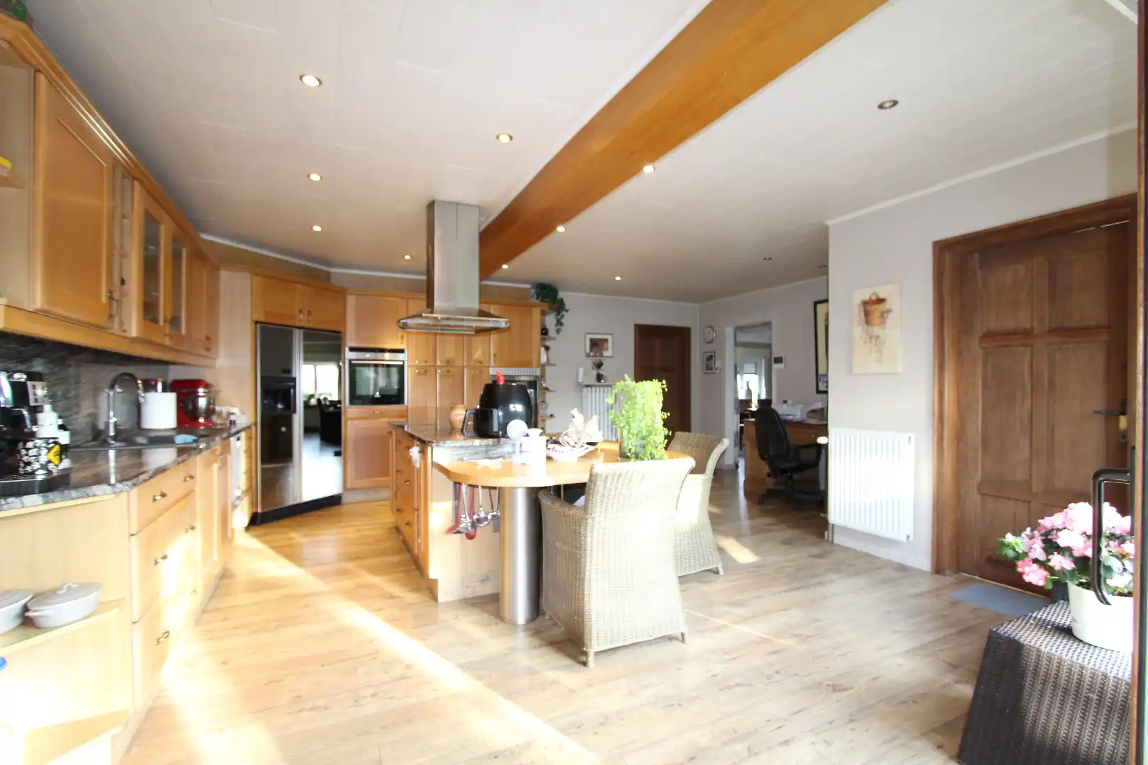 Landelijk gelegen woning met loods foto 10