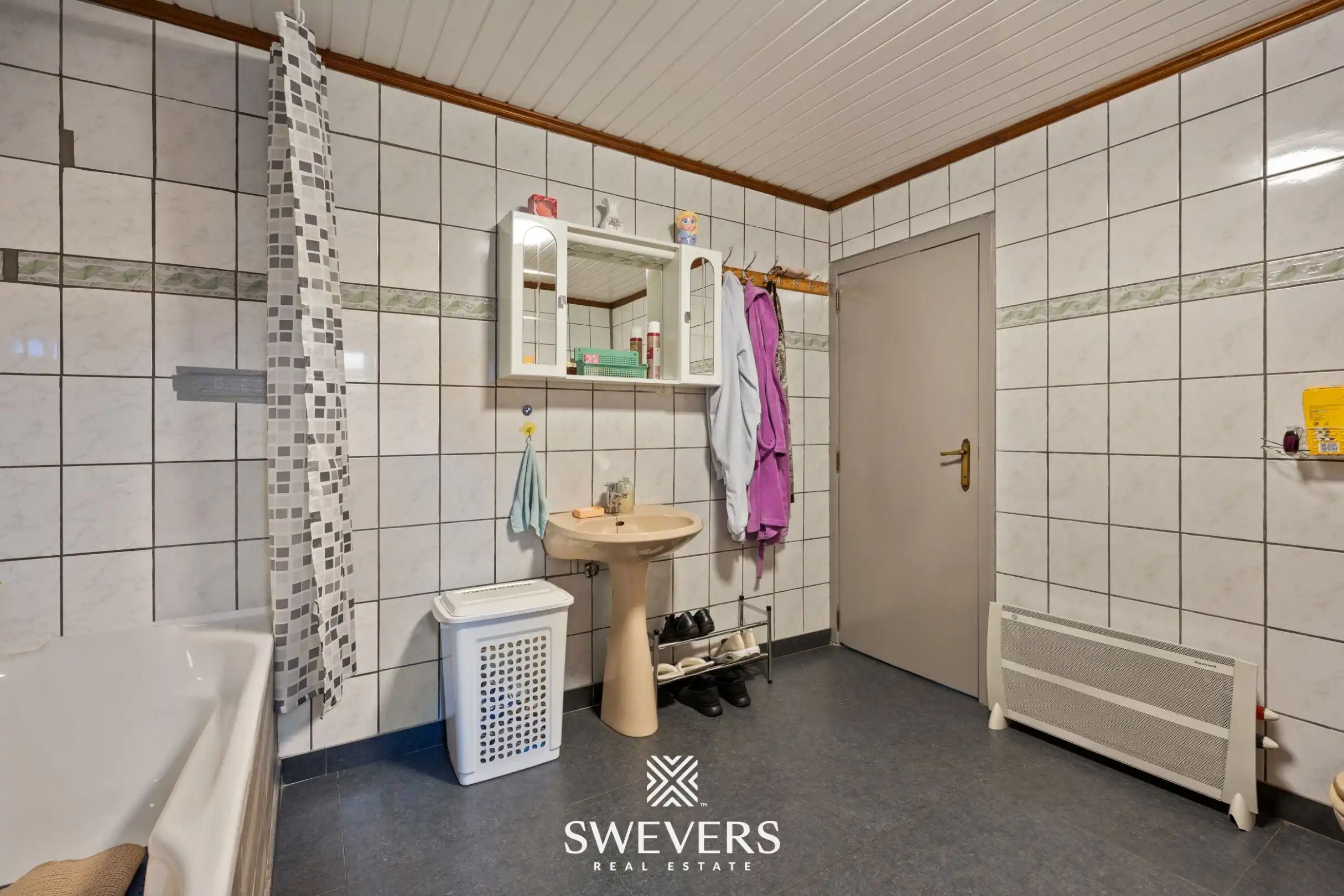 Ruime gezinswoning met 4 slaapkamers, inpandige garage en een ruime tuin foto 14