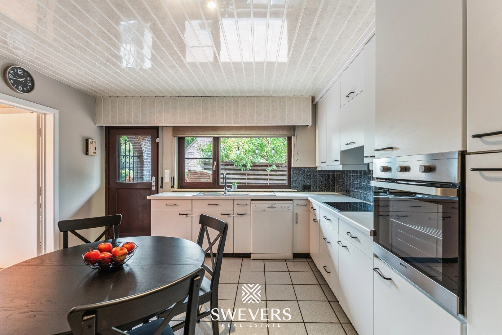 Instapklare gezinswoning met 5 slaapkamers en zonnige tuin te Genk foto 9