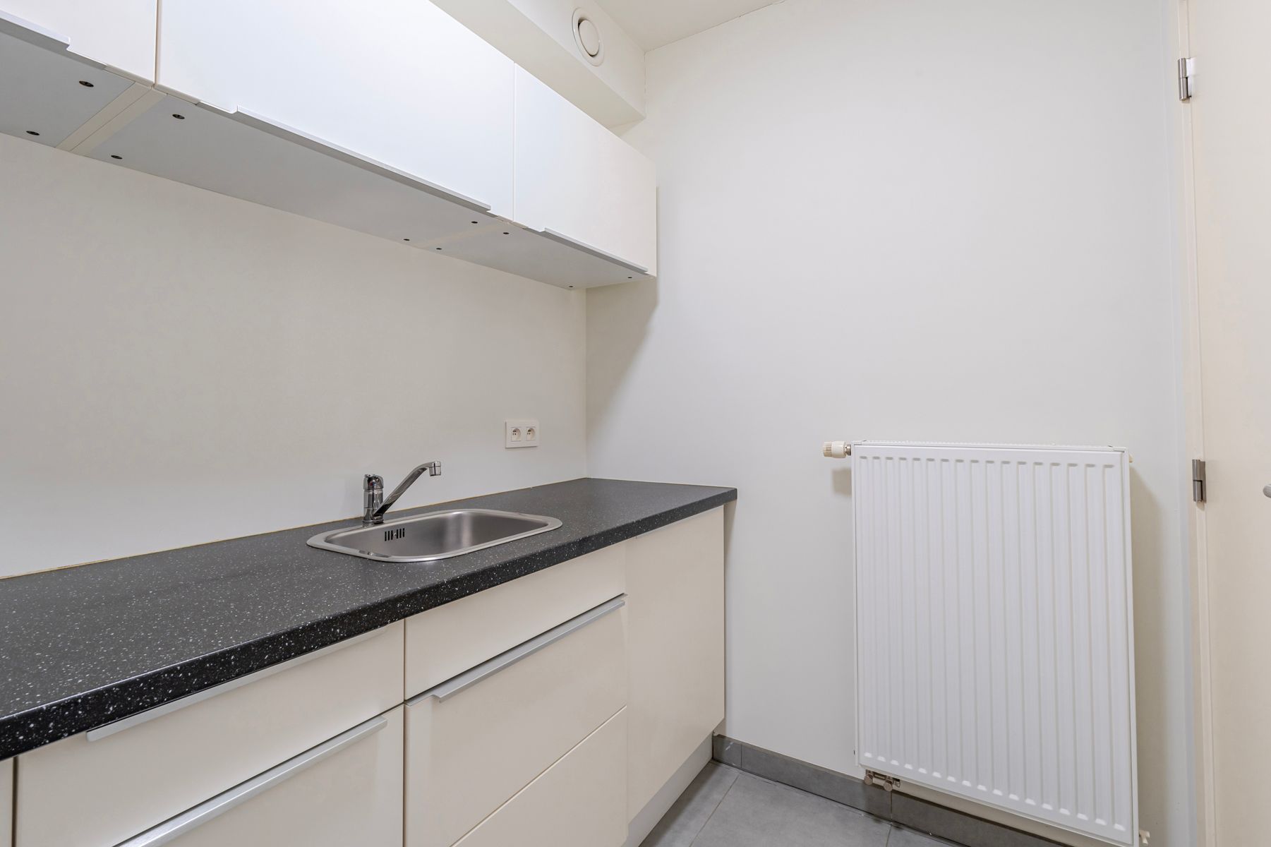 Instapklaar 2 slaapkamer appartement met grote tuin foto 15