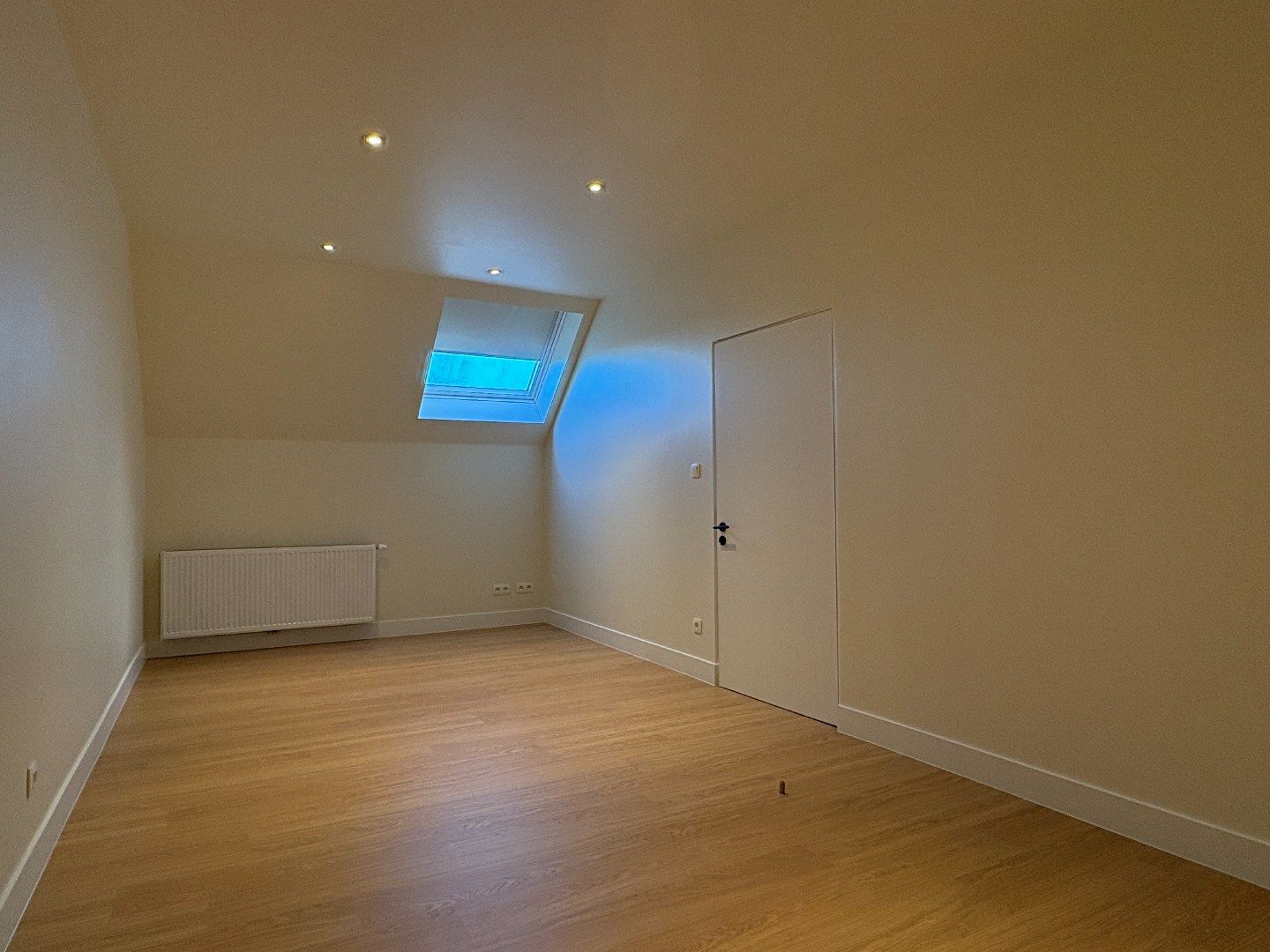 Compleet gerenoveerde woning met tuin en 4 slaapkamers in Tielt. foto 7