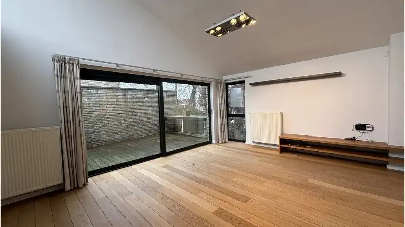 Comfortabele en lichtrijke 2-slaapkamerwoonst met TERRAS te huur in Brugge foto 3