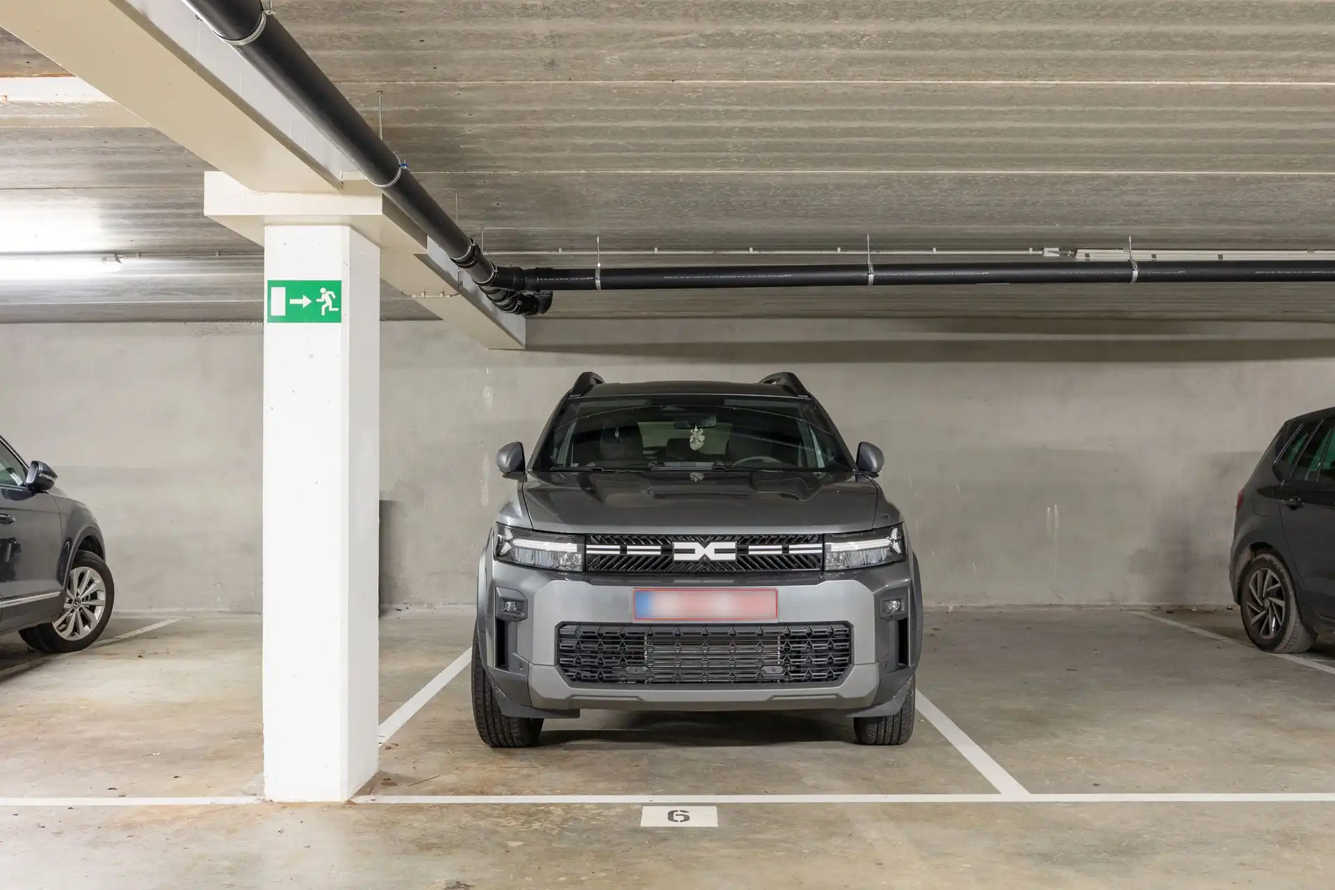 Staanplaats in centrum Boechout. foto {{pictureIndex}}