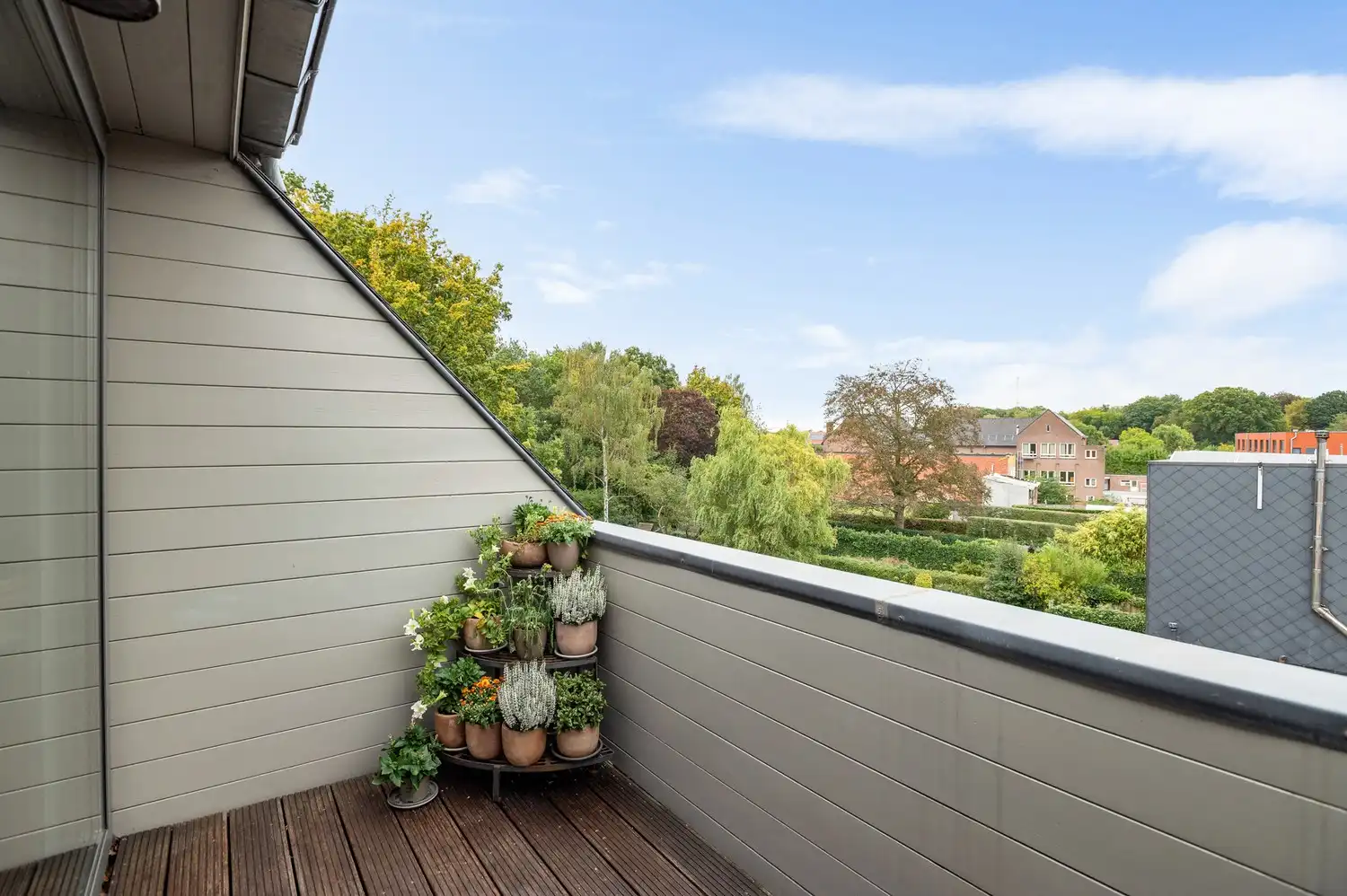 Ruim duplexappartement met 2 slaapkamers op toplocatie te Lint foto 5