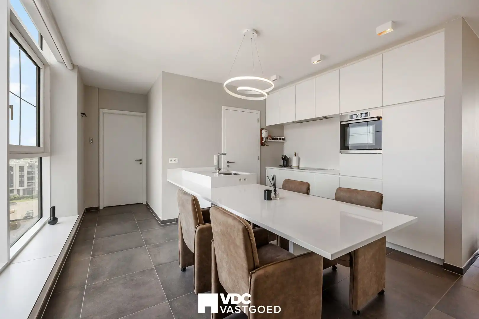 Exclusief duplex-penthouse met panoramisch zwembad – Zuidzicht Hasselt foto 9