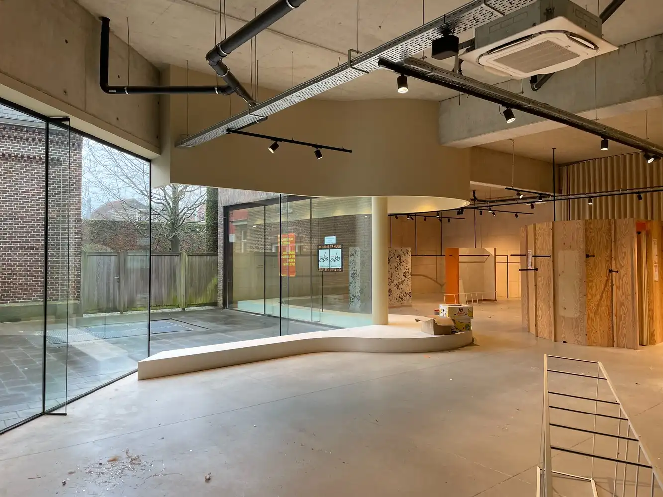 Handelsruimte of kantoorruimte te huur foto 6