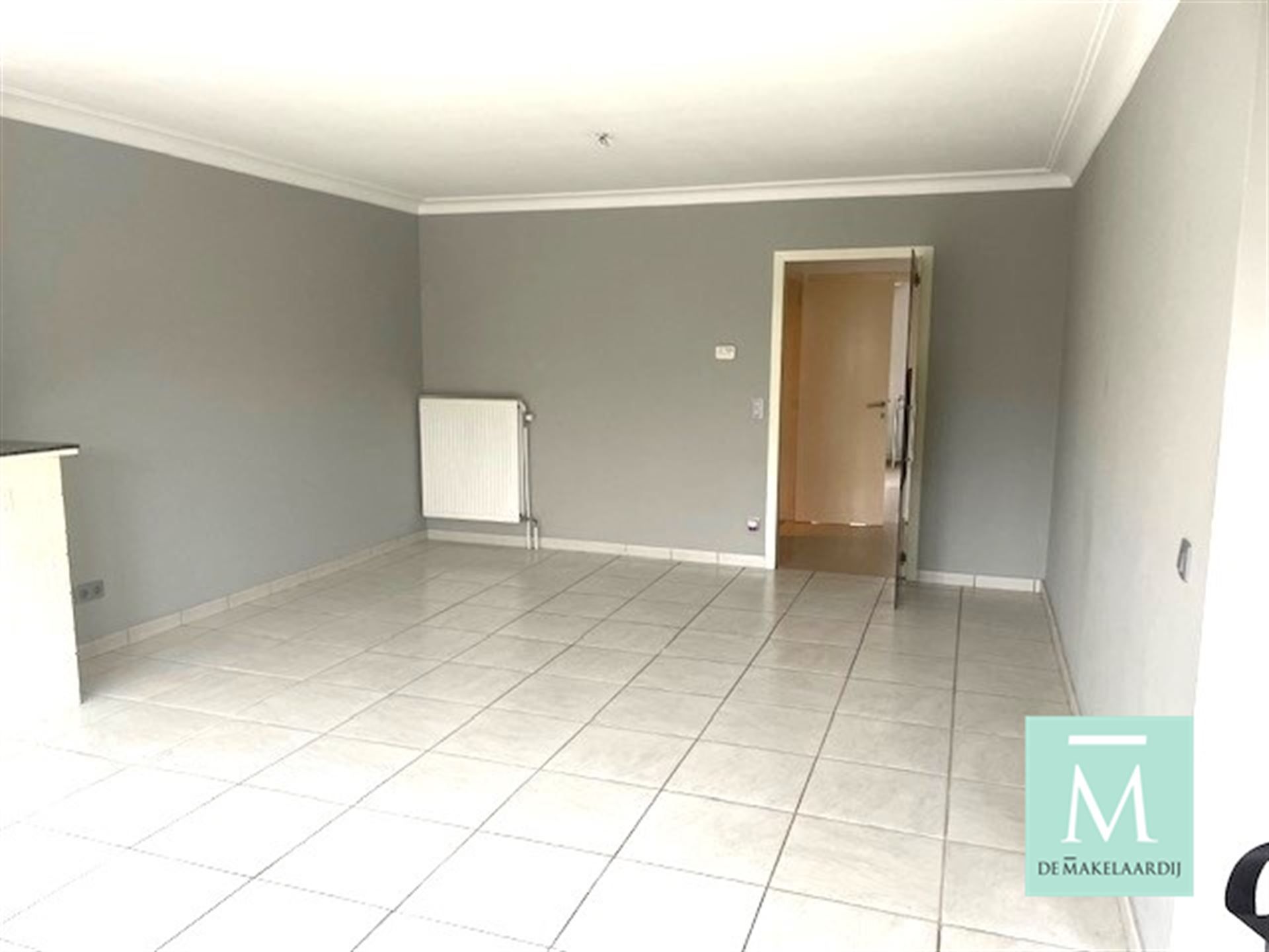 Mooi gelegen, instapklaar appartement met 2 slaapkamers en klein terrasje achteraan! foto 3