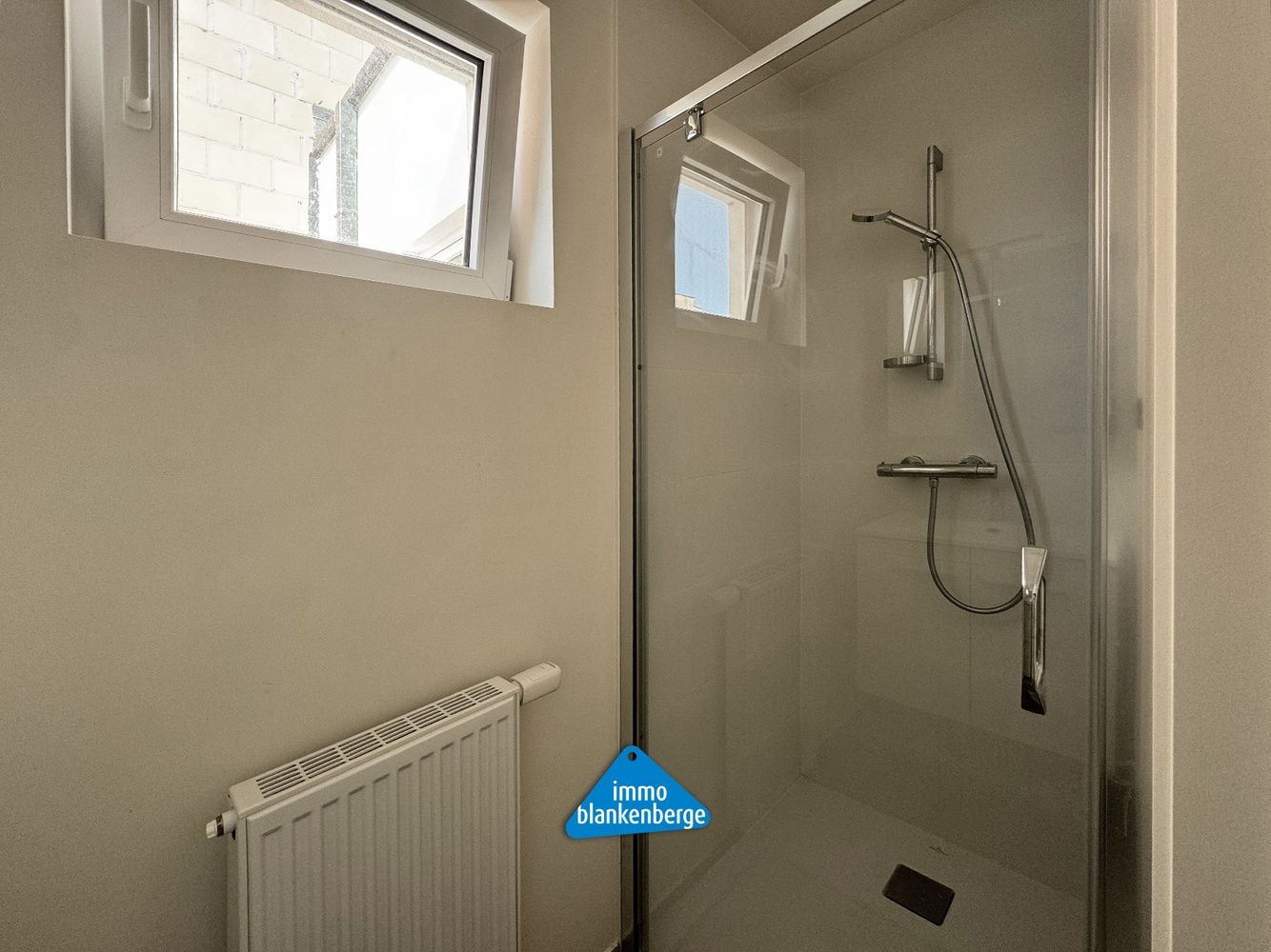 Zeer ruim triplex appartement met huislift, vlak bij de Zeedijk van Blankenberge foto 20