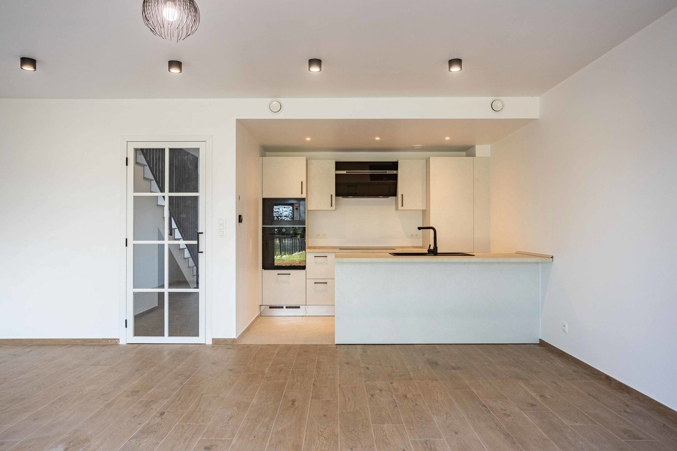 Prachtige nieuwbouwwoning omringd door groen en natuur. foto 7