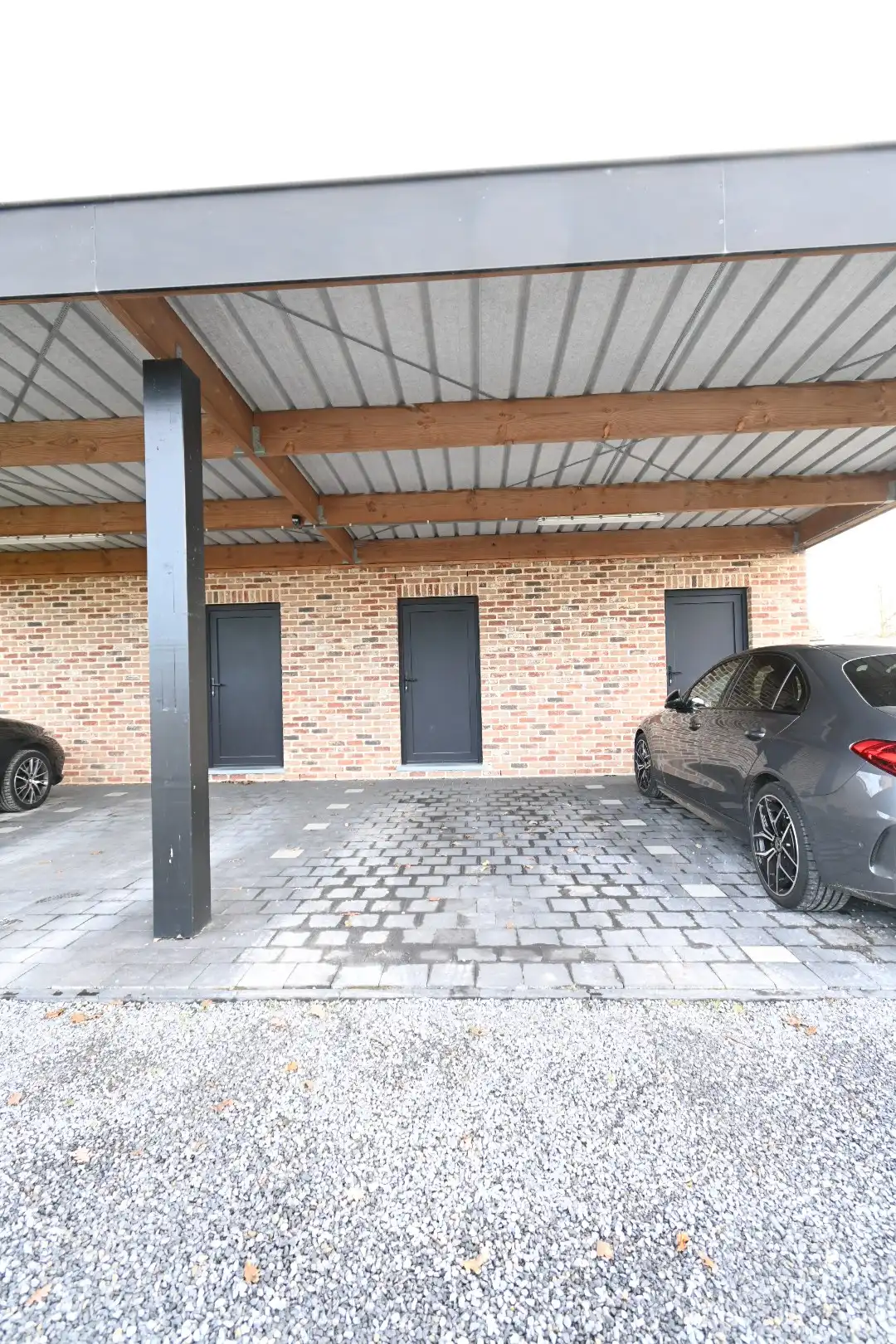 Knap afgewerkt gelijkvloers appartement met 2 slaapkamers, ruim terras, tuintje, carport en berging - GEEN GEMEENSCHAPPELIJKE ONKOSTEN  foto 17