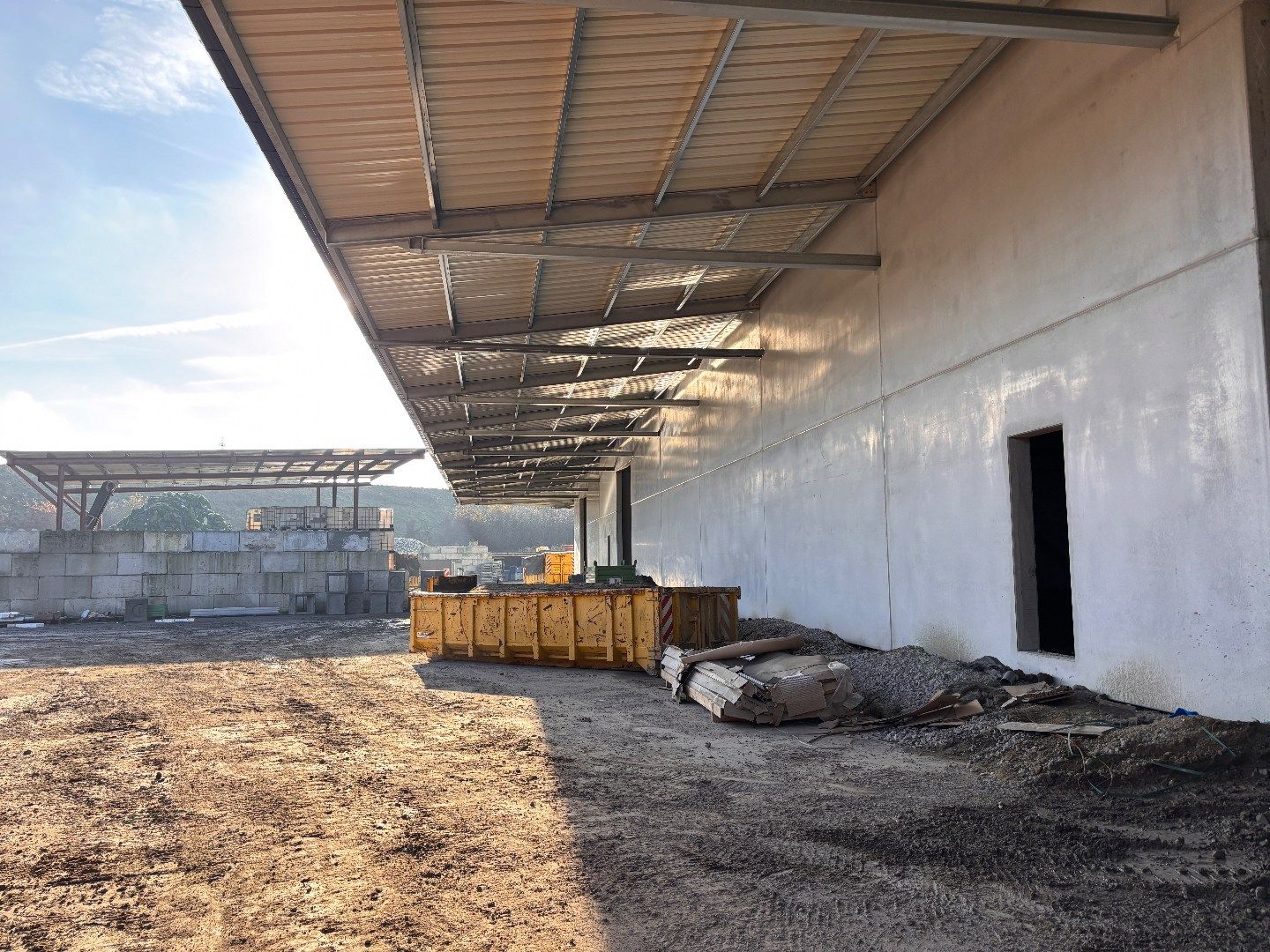 Logistieke bedrijfshal - 6834 m² & 350m² kantoren - met mogelijkheid tot 1200 m² extra kantoren. Superligging! foto 18